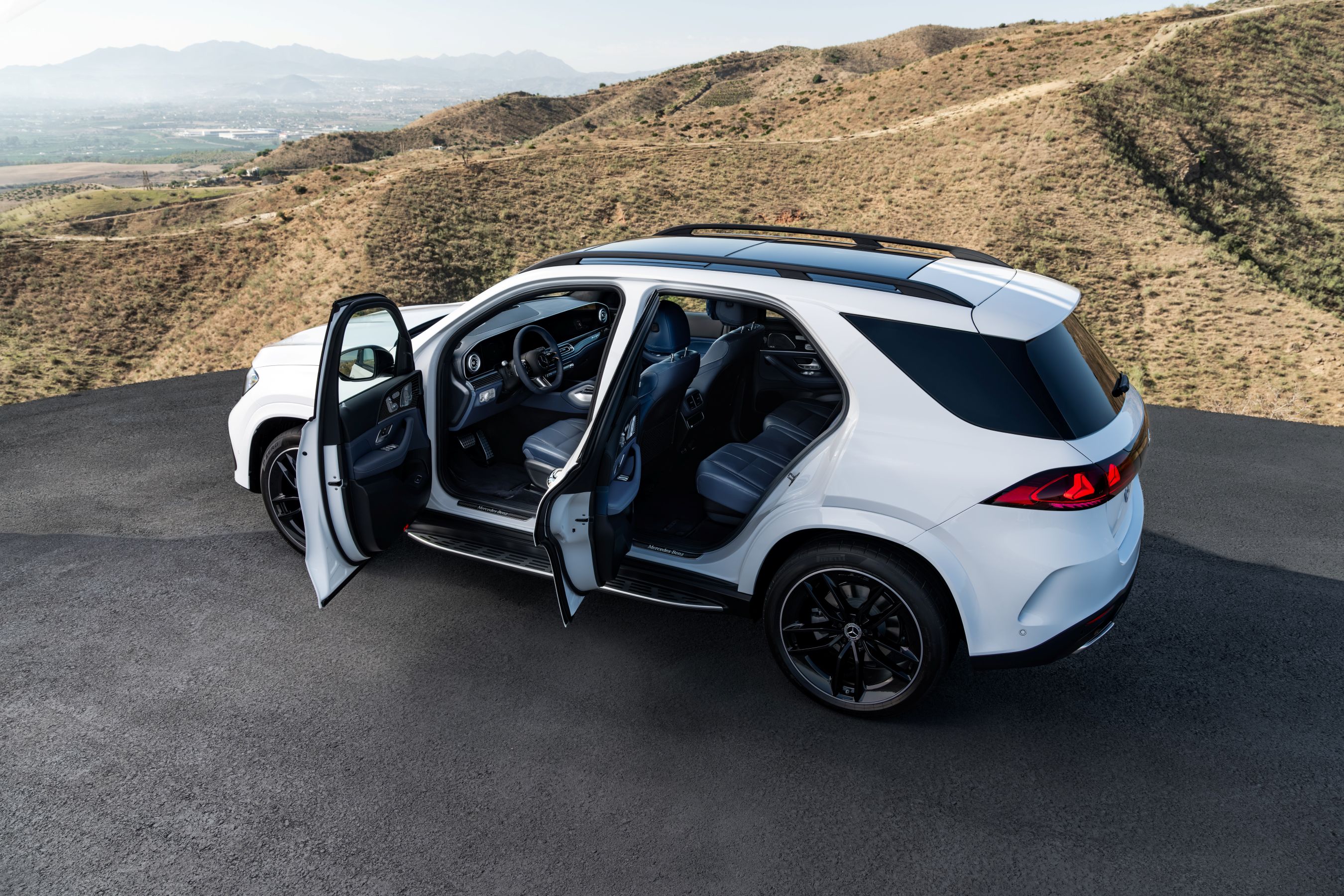 2027 Mercedes-Benz GLE doors open