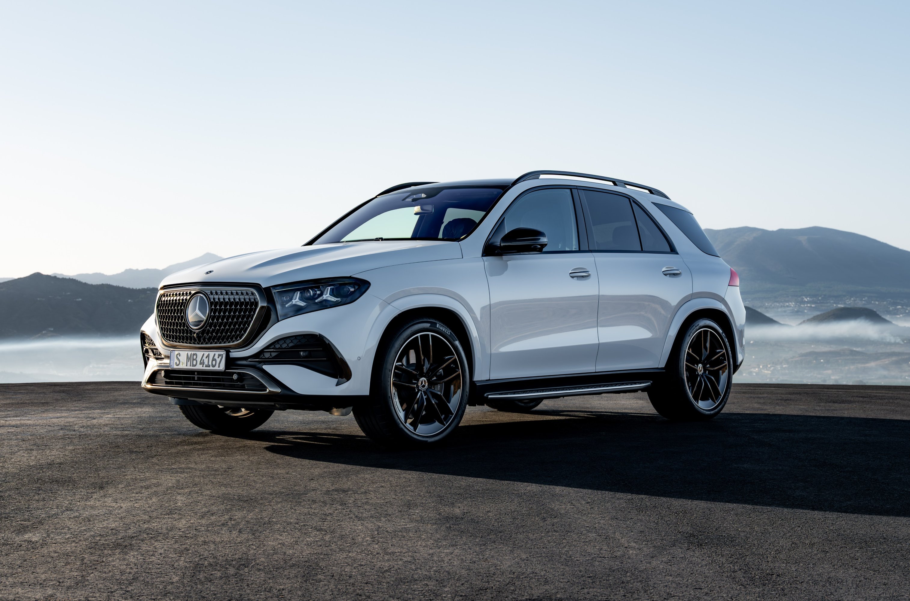 2027 Mercedes-Benz GLE front and side