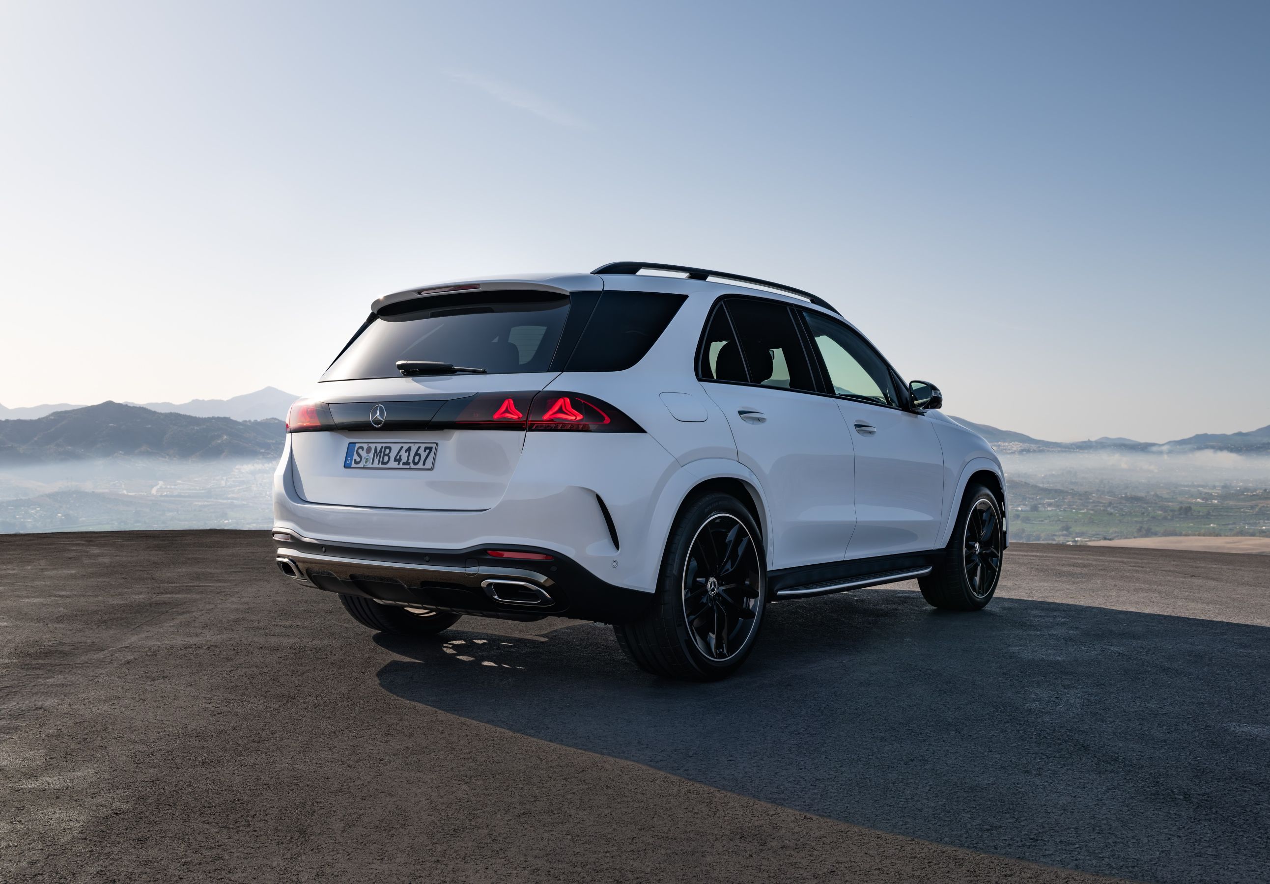2027 Mercedes-Benz GLE side and rear