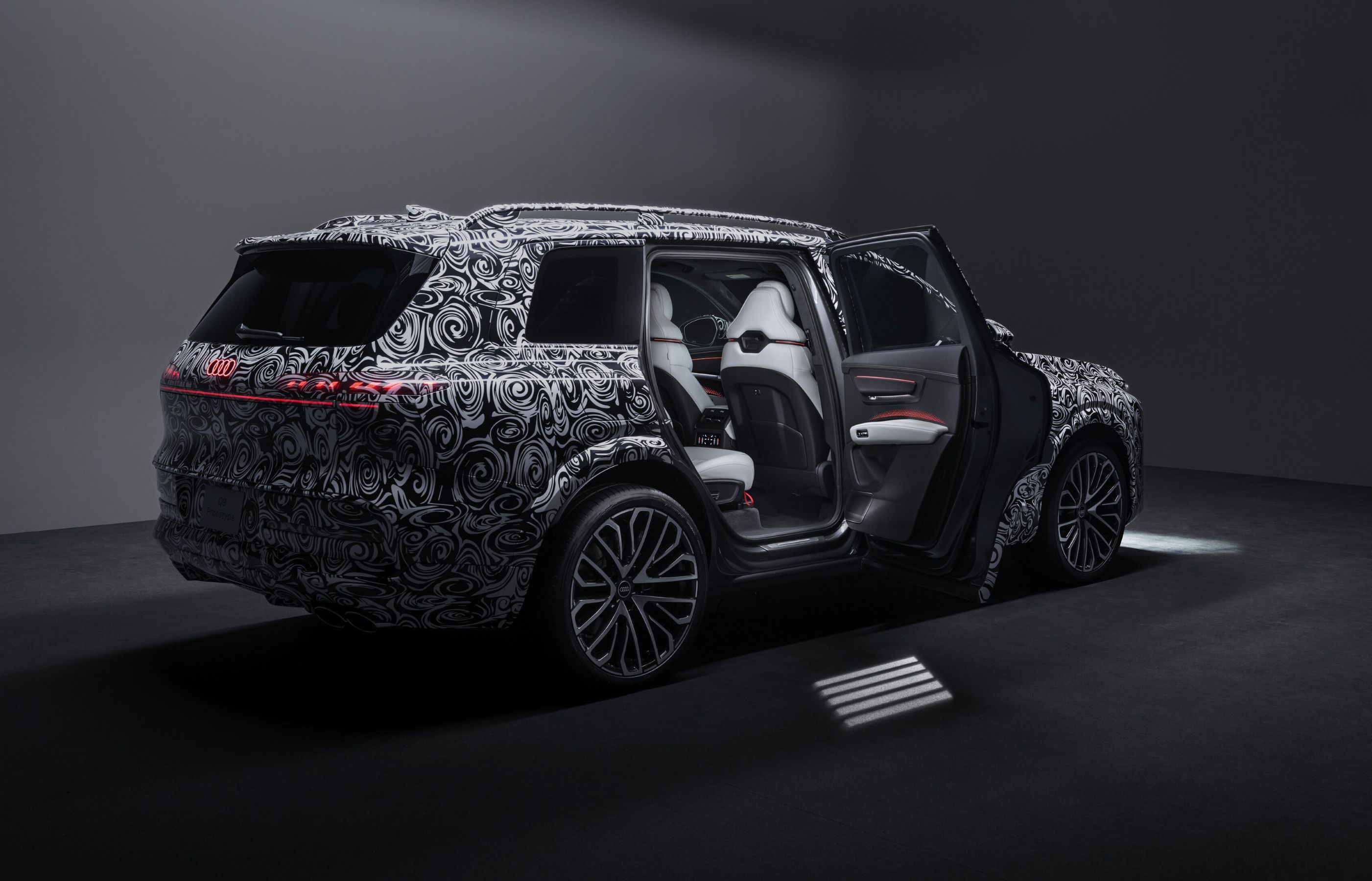 Audi Q9 exterior teaser