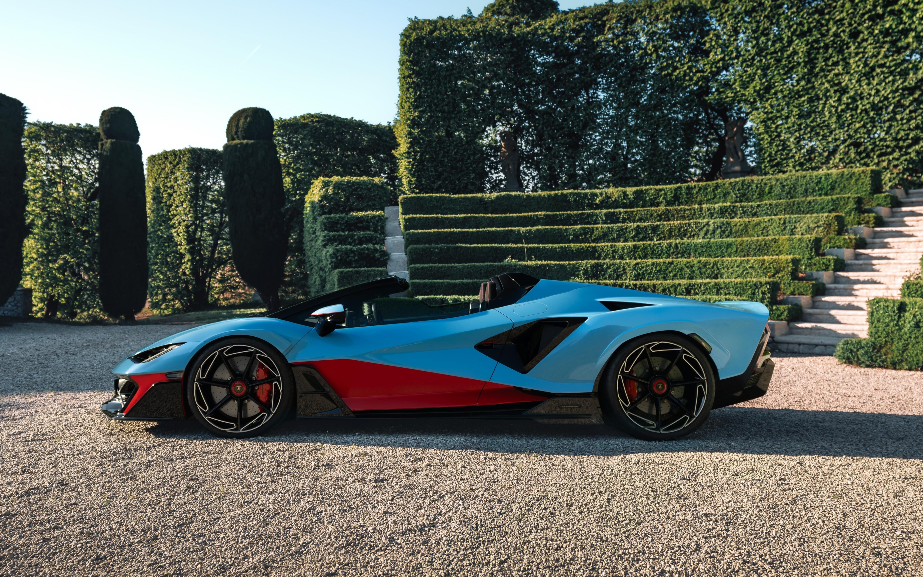 Lamborghini Fenomeno Roadster side