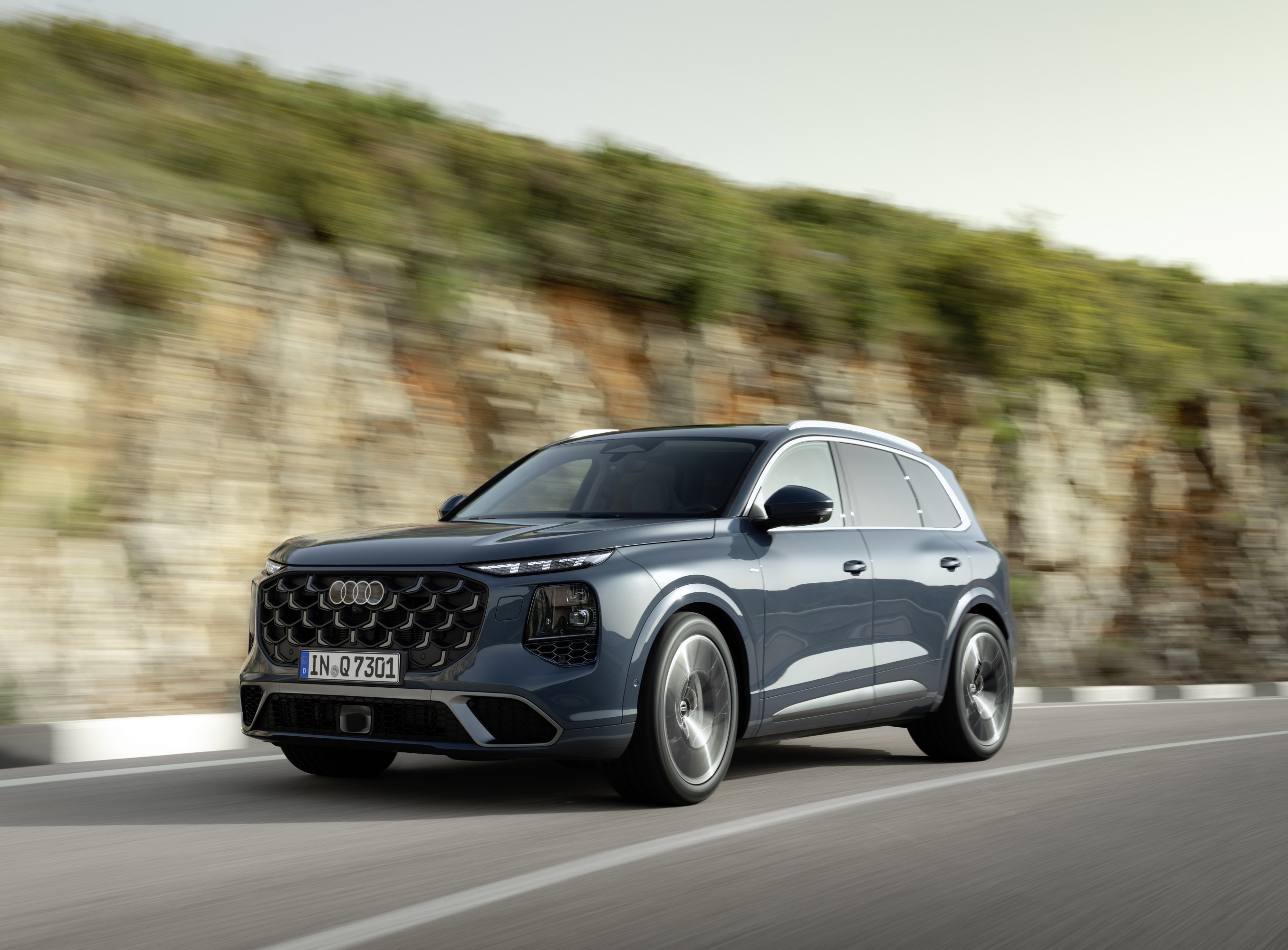 2027 Audi Q7 driving front