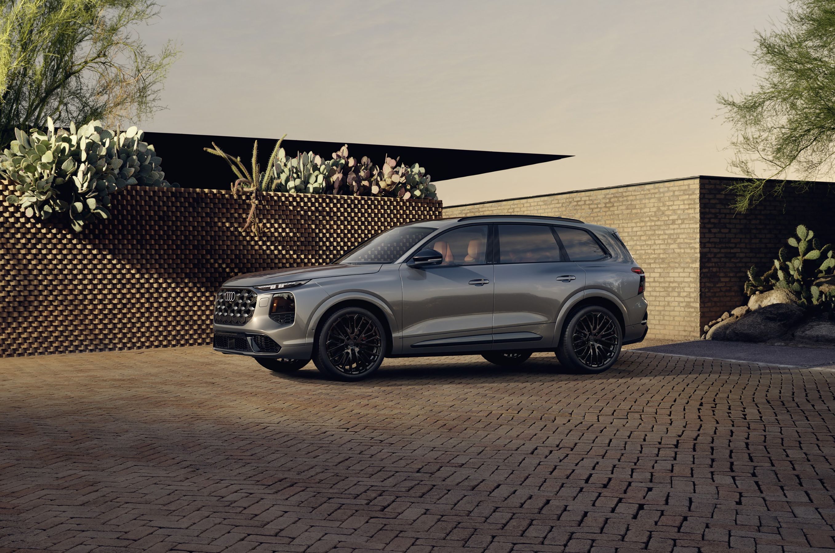 2027 Audi SQ7 side and front