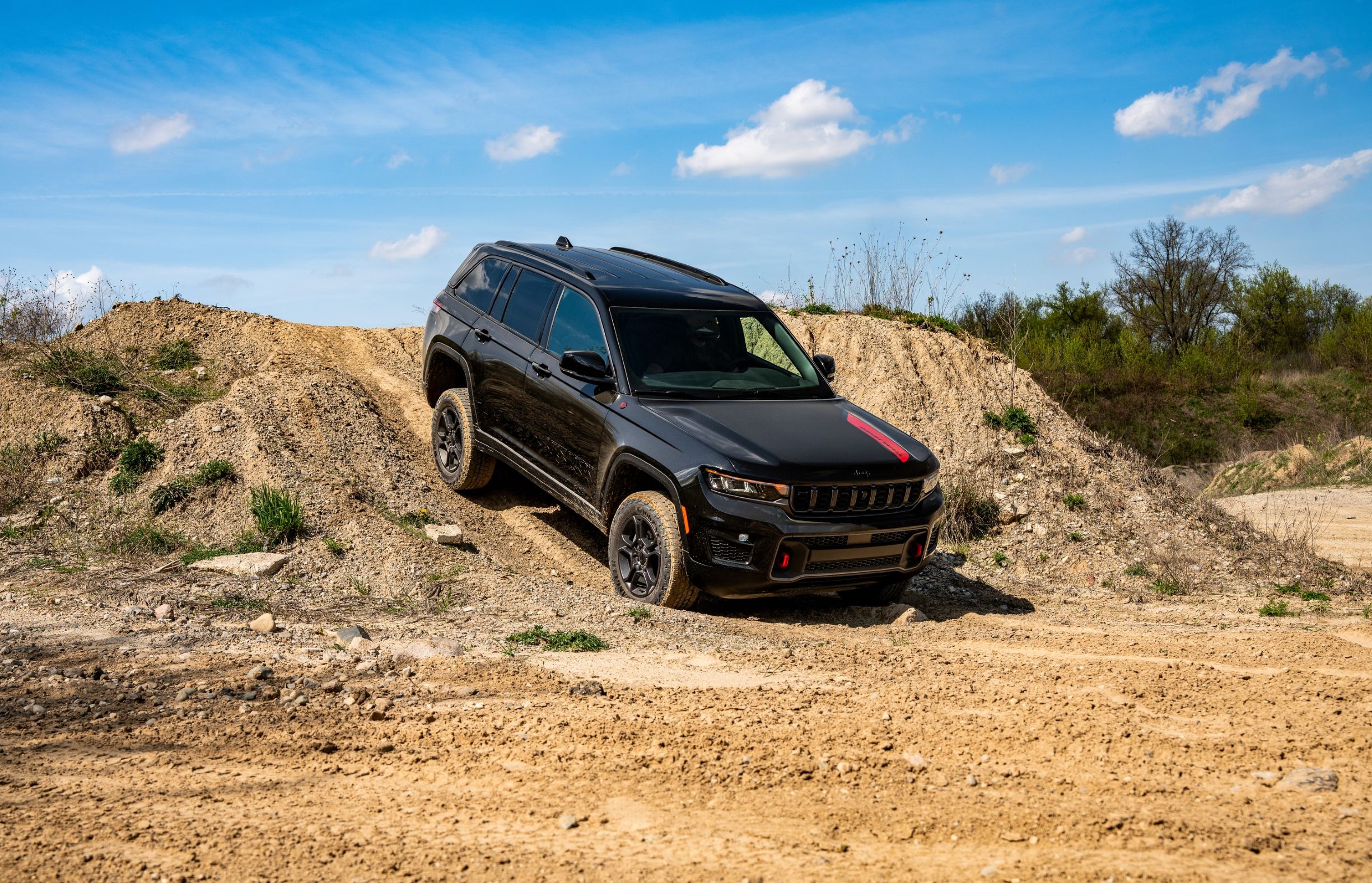 2027 Jeep Grand Cherokee Trailhawk descending hill