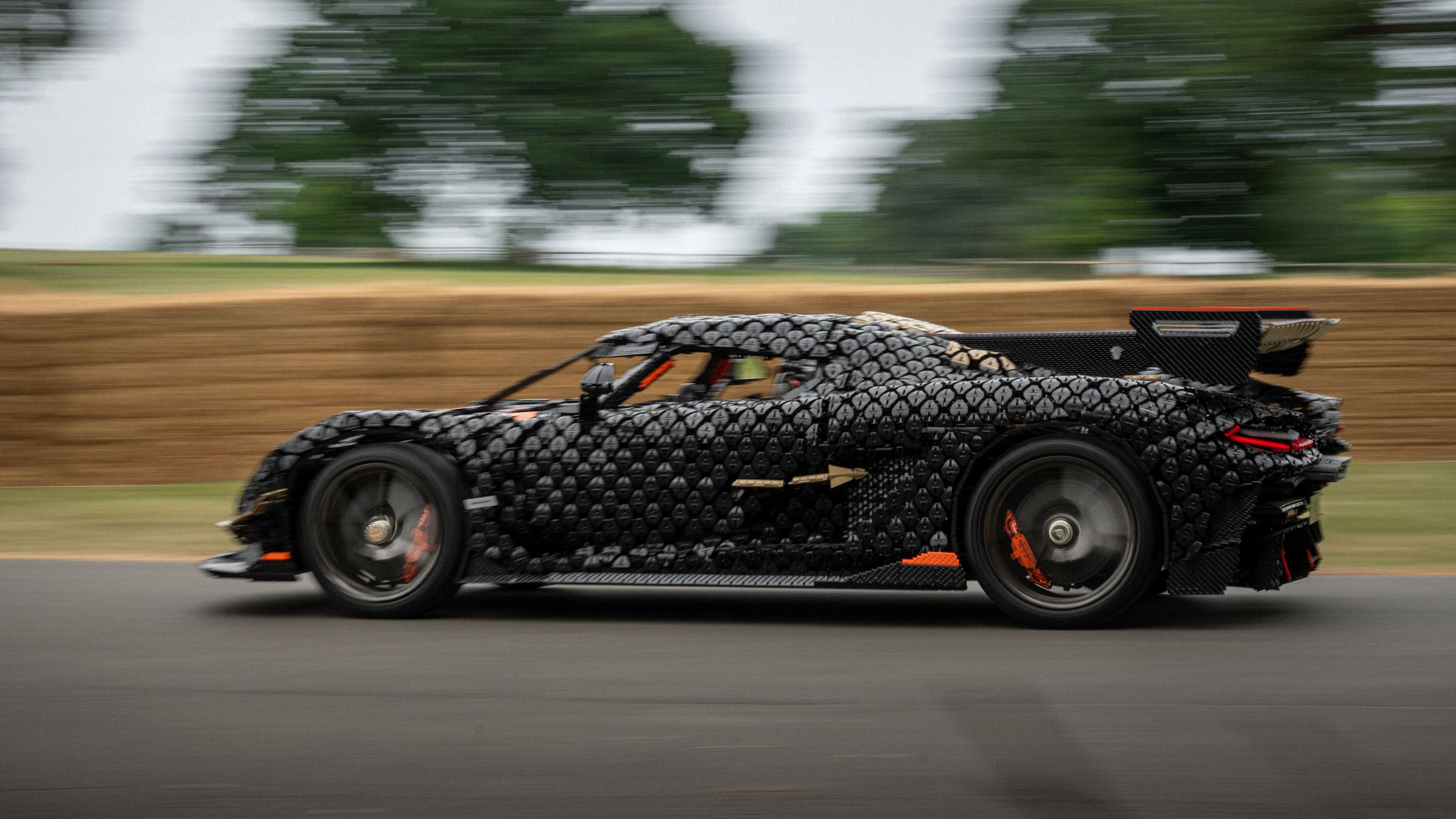 Lego Koenigsegg Sadair's Spear driving