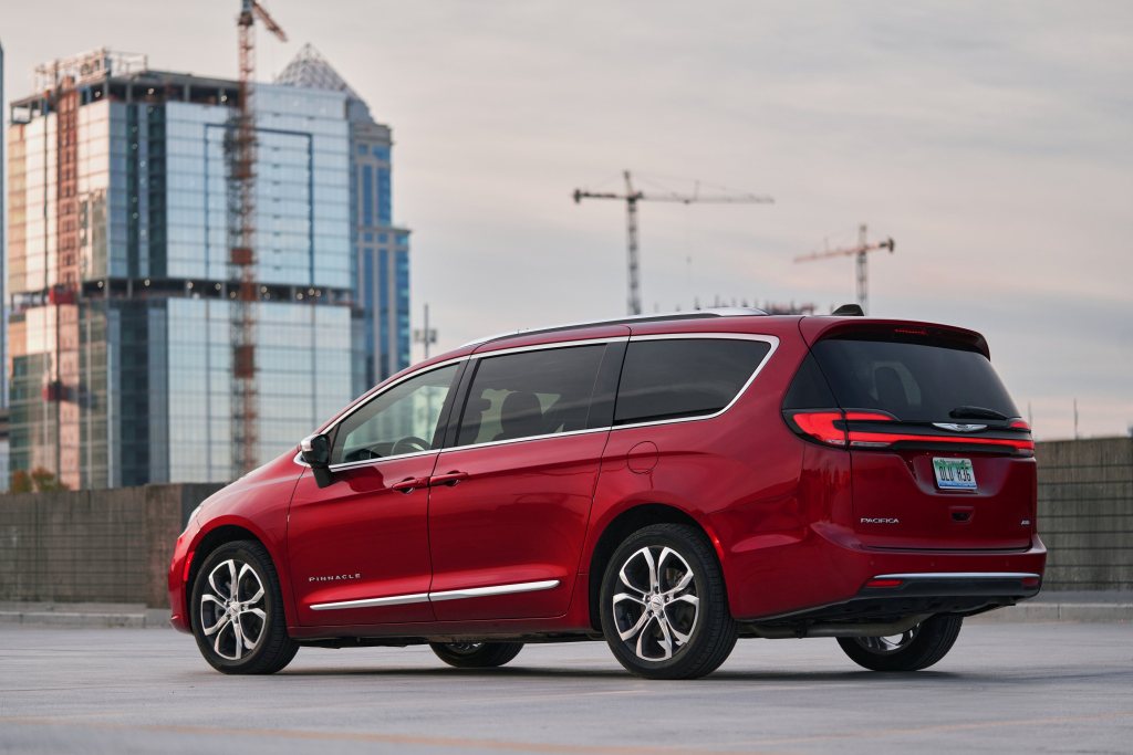 Canadian-made minivans see July discounts of $1,000 to&nbsp;$7,500