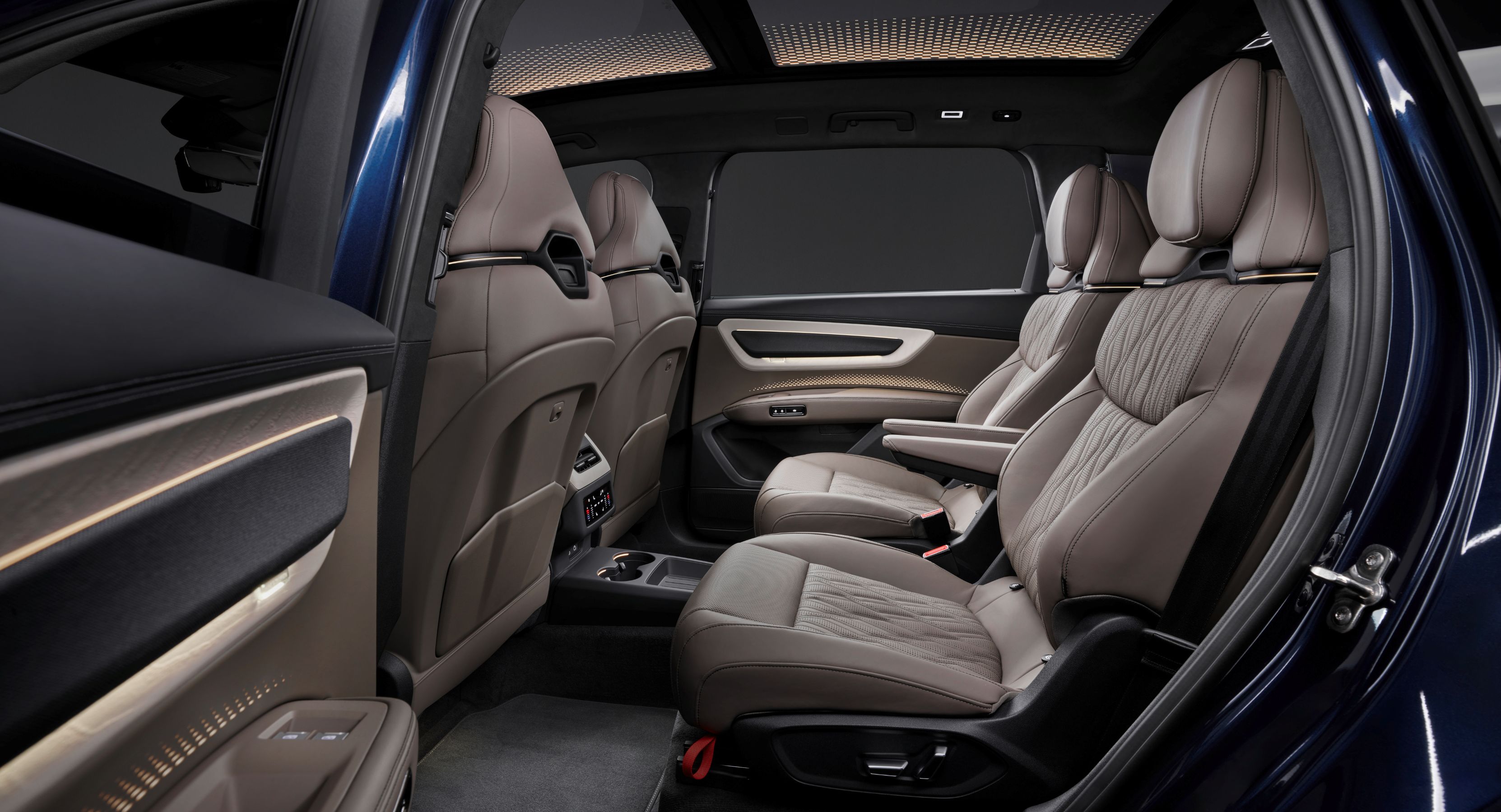 2027 Audi Q9 middle-row captain's chairs