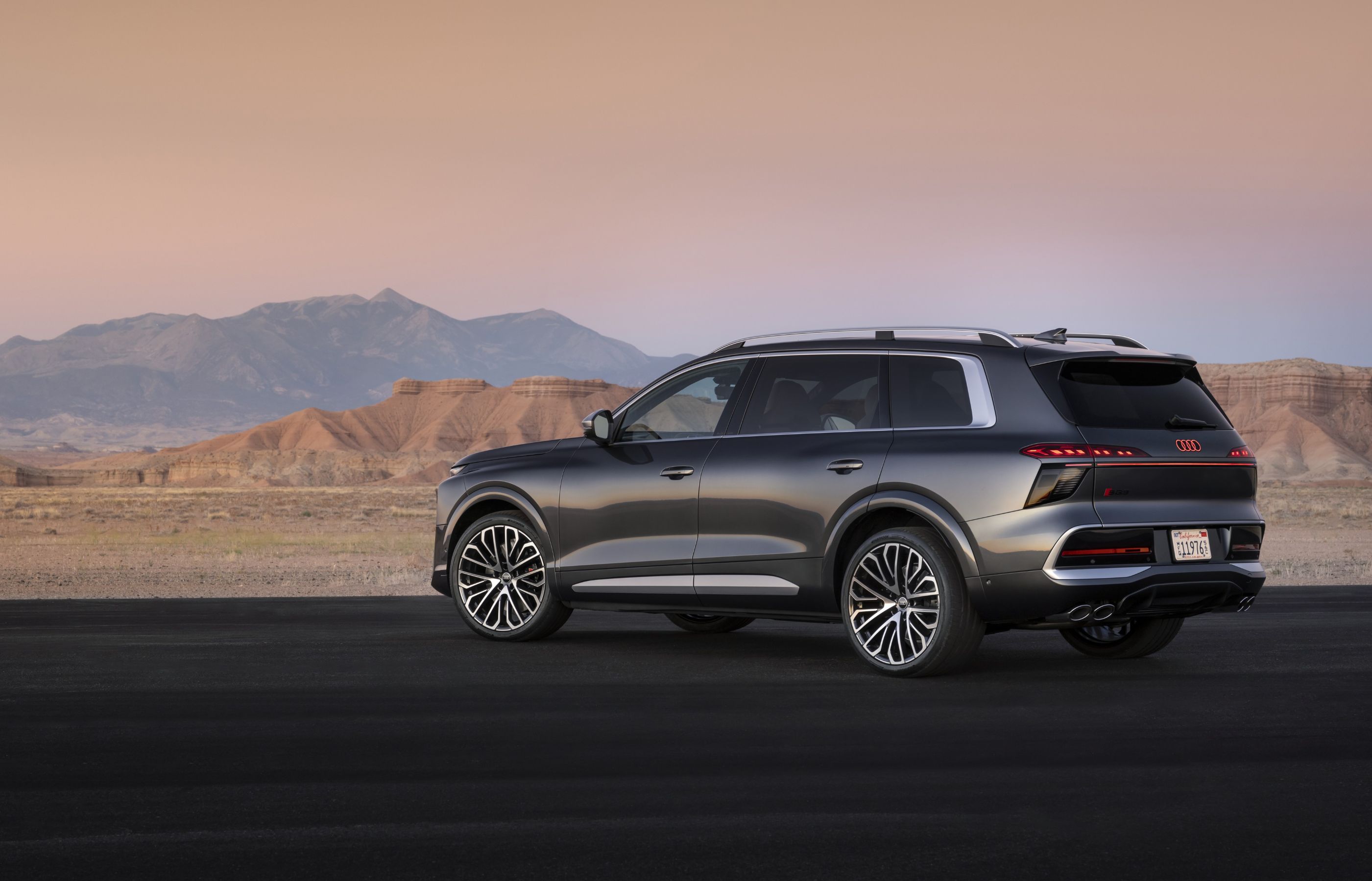 2027 Audi SQ9 side and rear