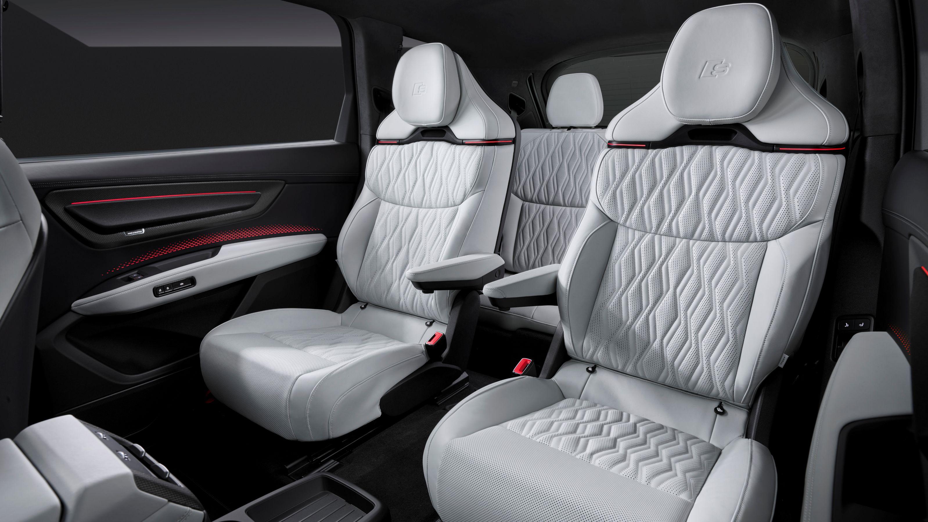 2027 Audi SQ9 middle-row seats