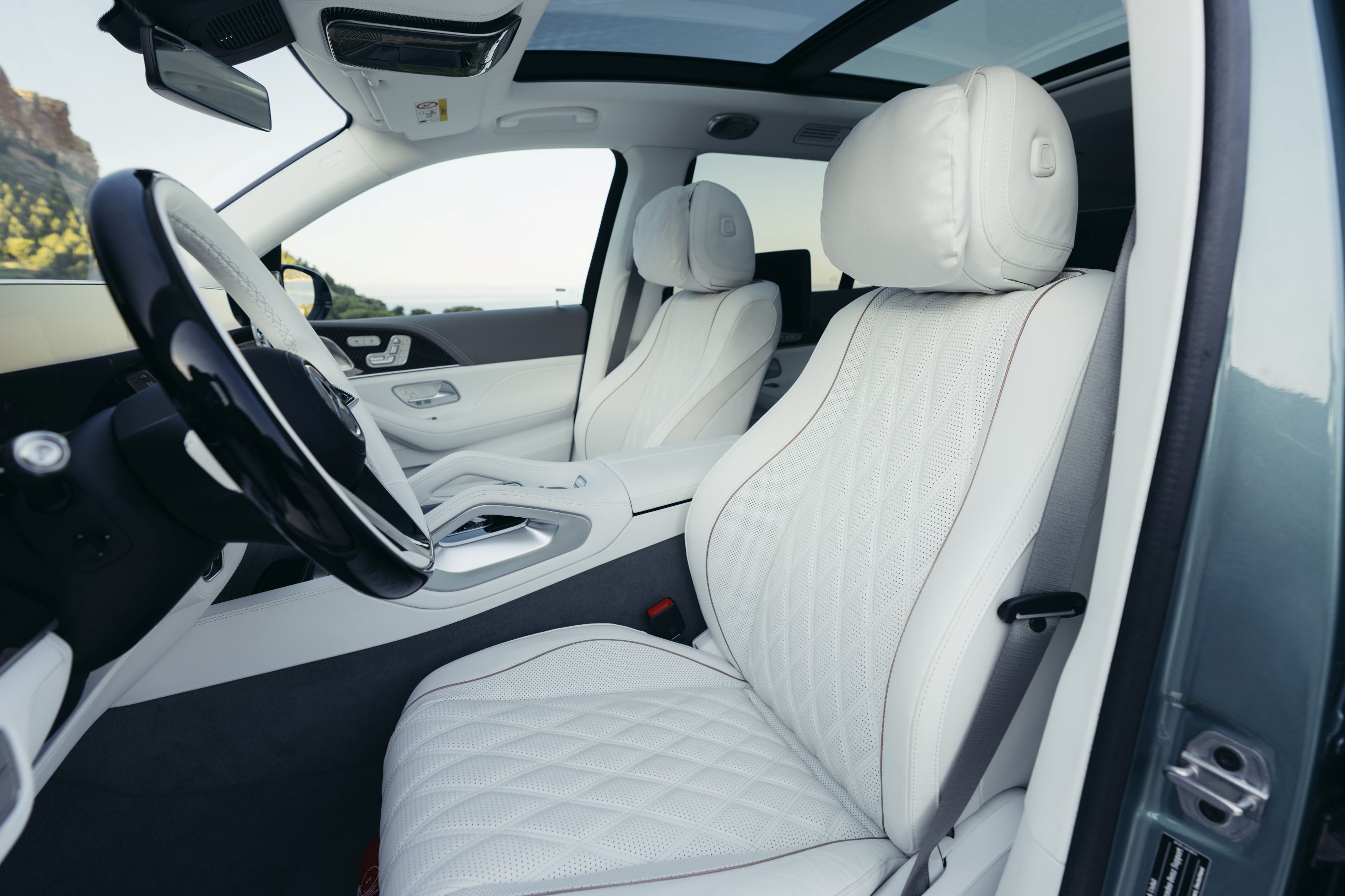 2027 Mercedes-Maybach GLS 680 front seats
