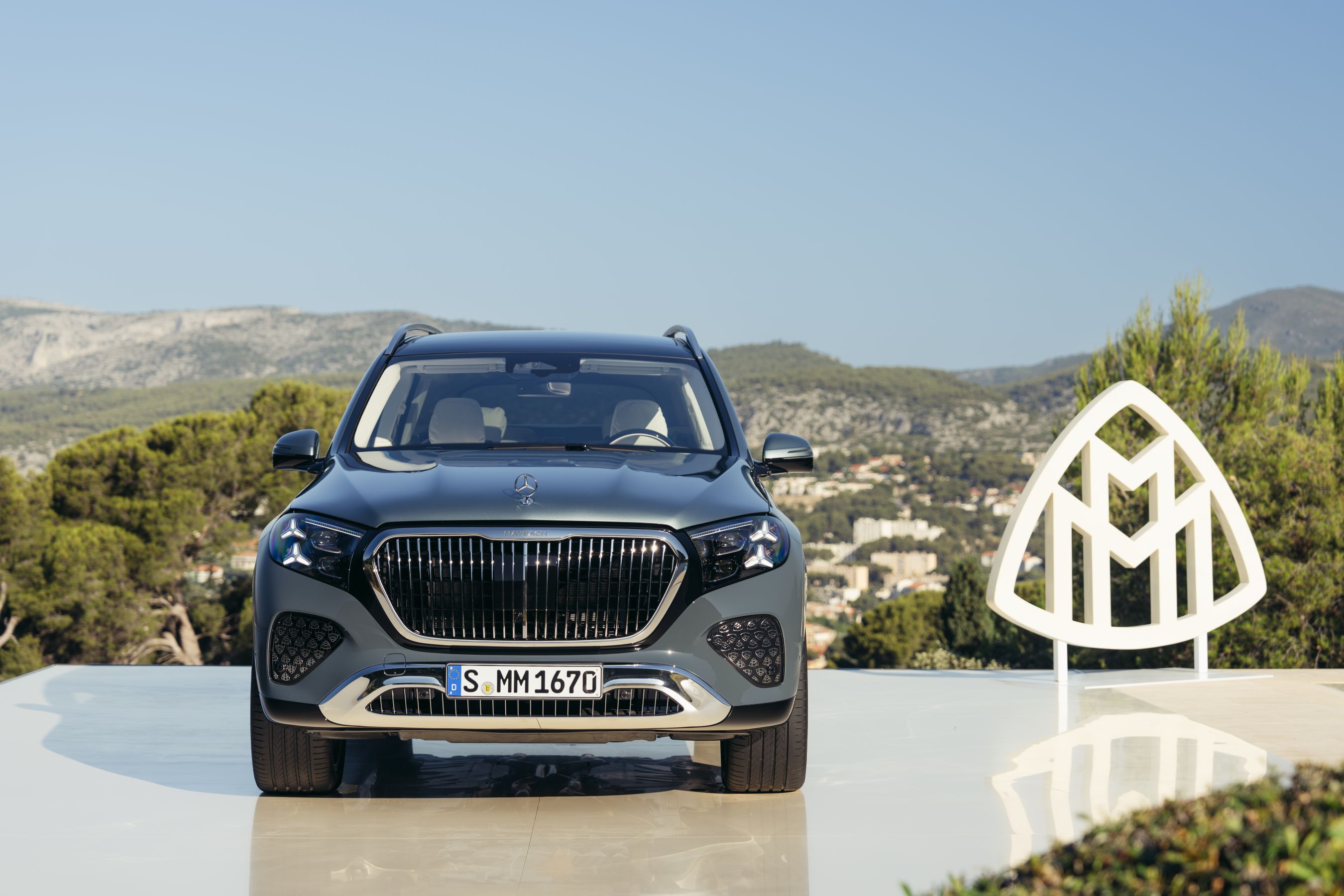 2027 Mercedes-Maybach GLS 680 front
