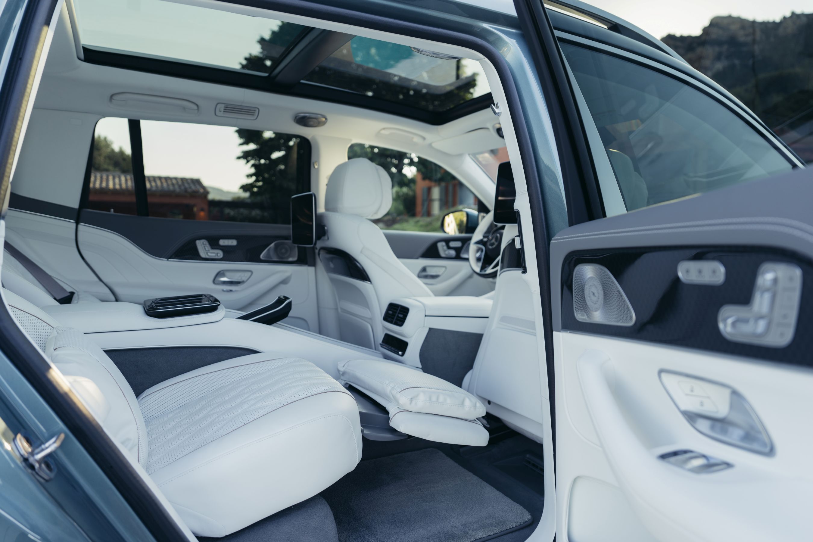 2027 Mercedes-Maybach GLS 680 cabin rear