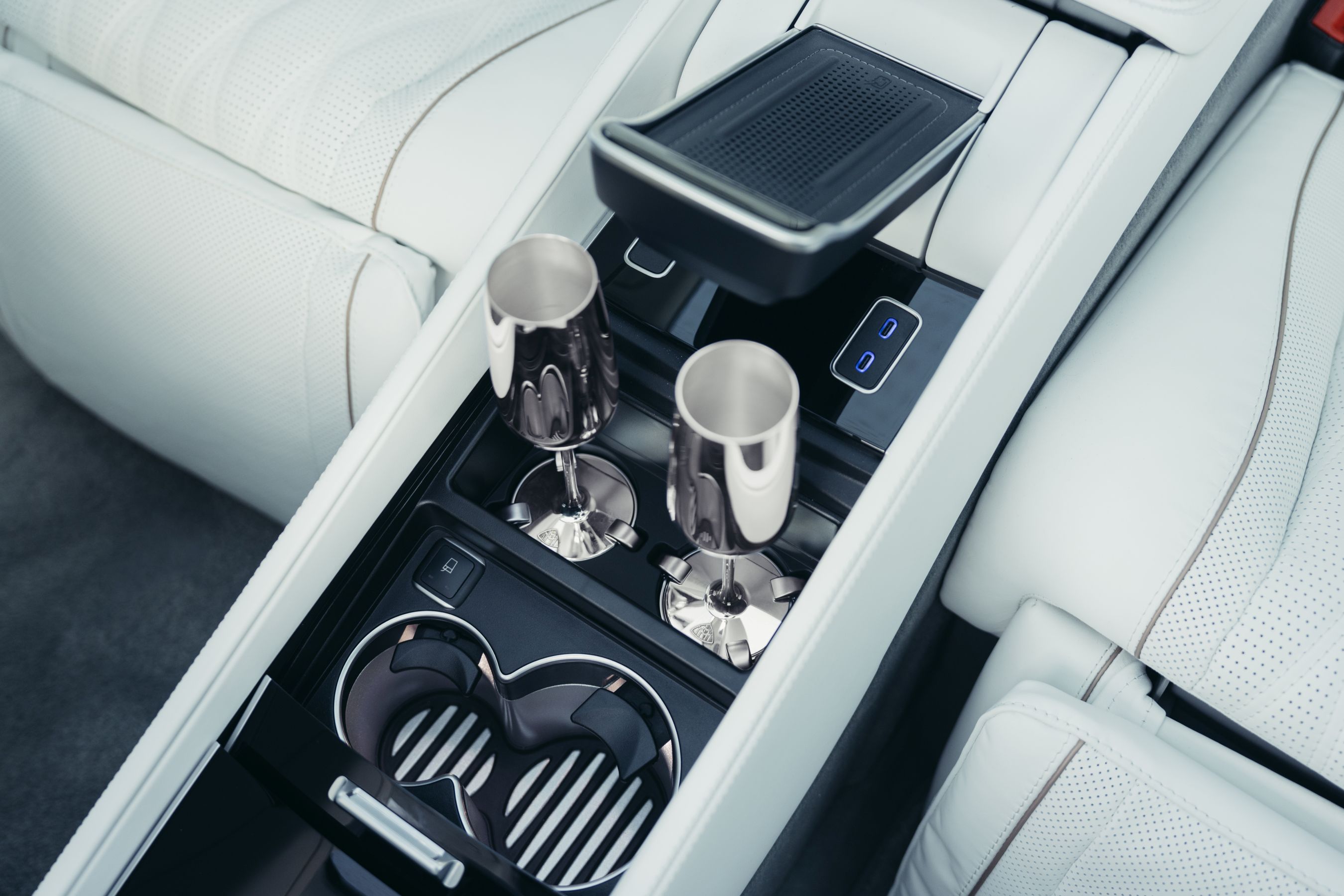 2027 Mercedes-Maybach GLS 680 rear-seat console
