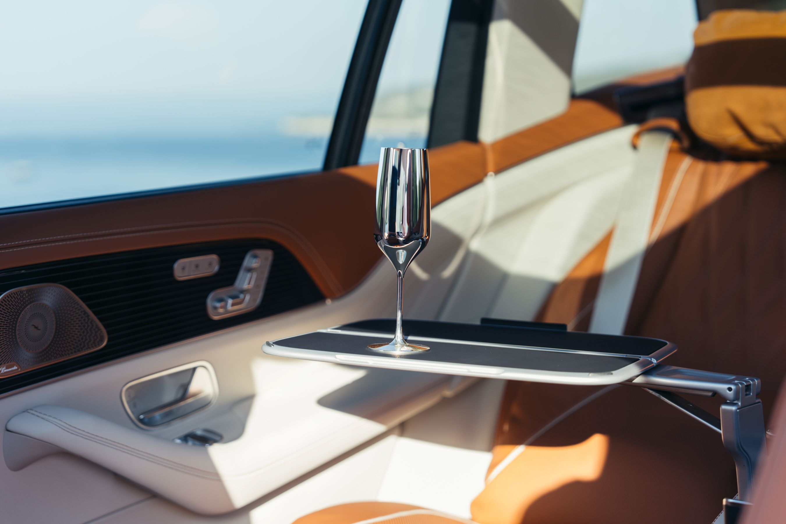 2027 Mercedes-Maybach GLS 680 rear-seat table