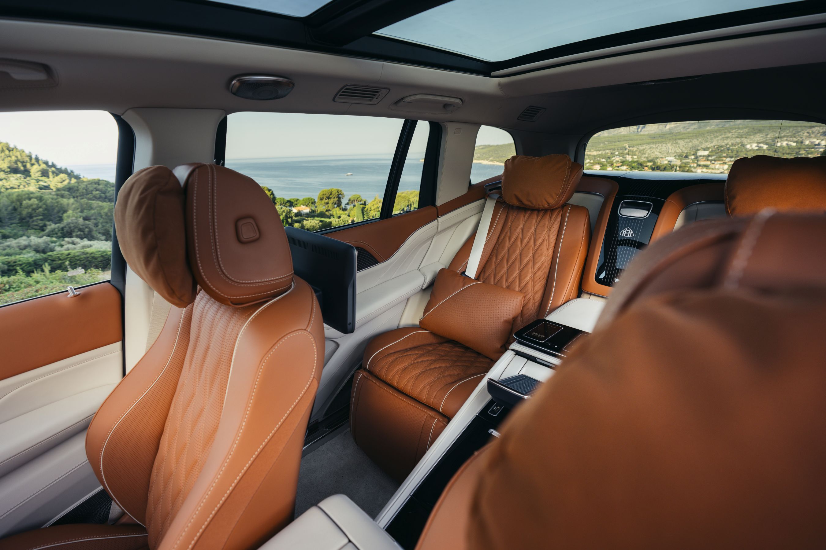2027 Mercedes-Maybach GLS 680 beech brown and macchiato beige interior
