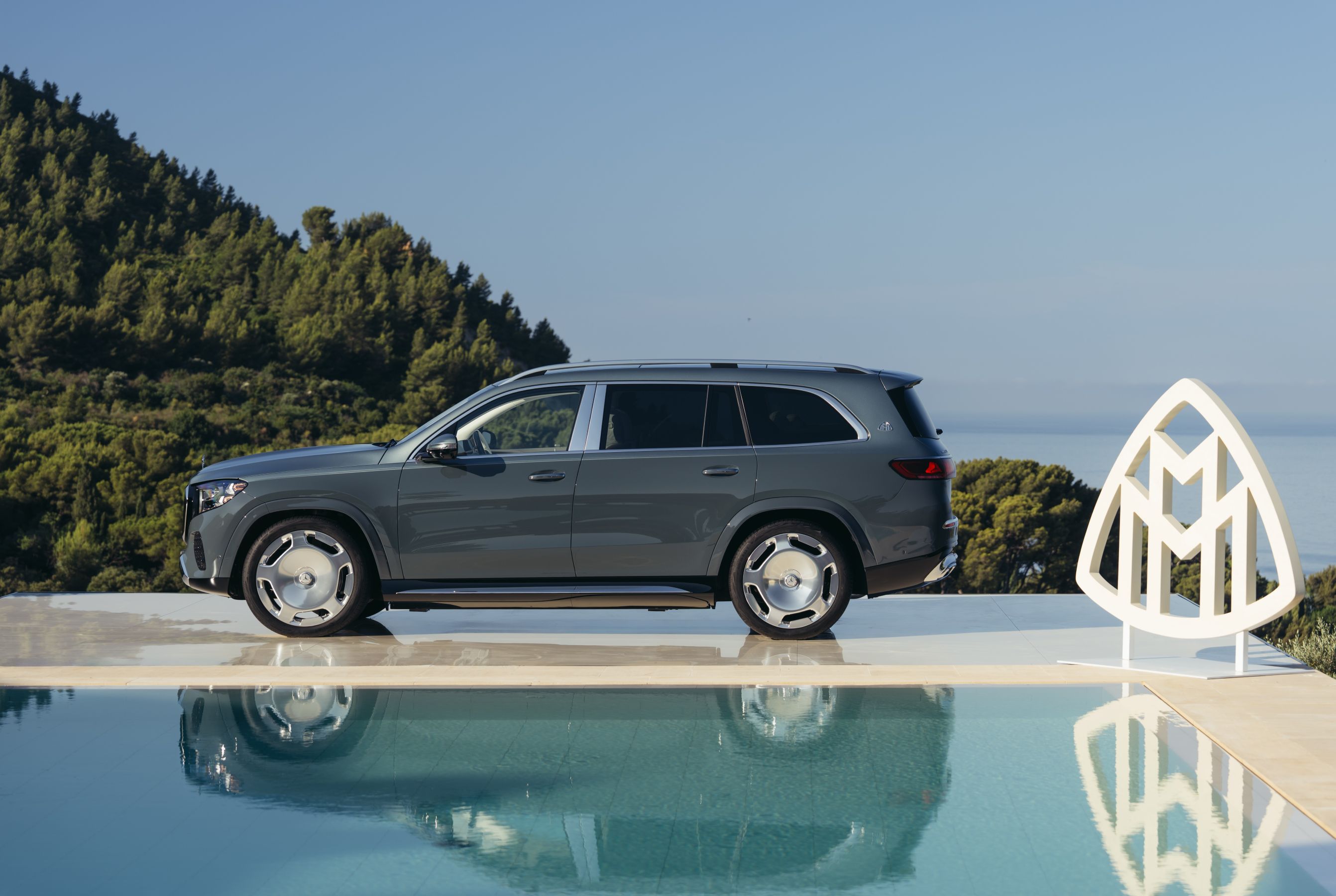 2027 Mercedes-Maybach GLS 680 side