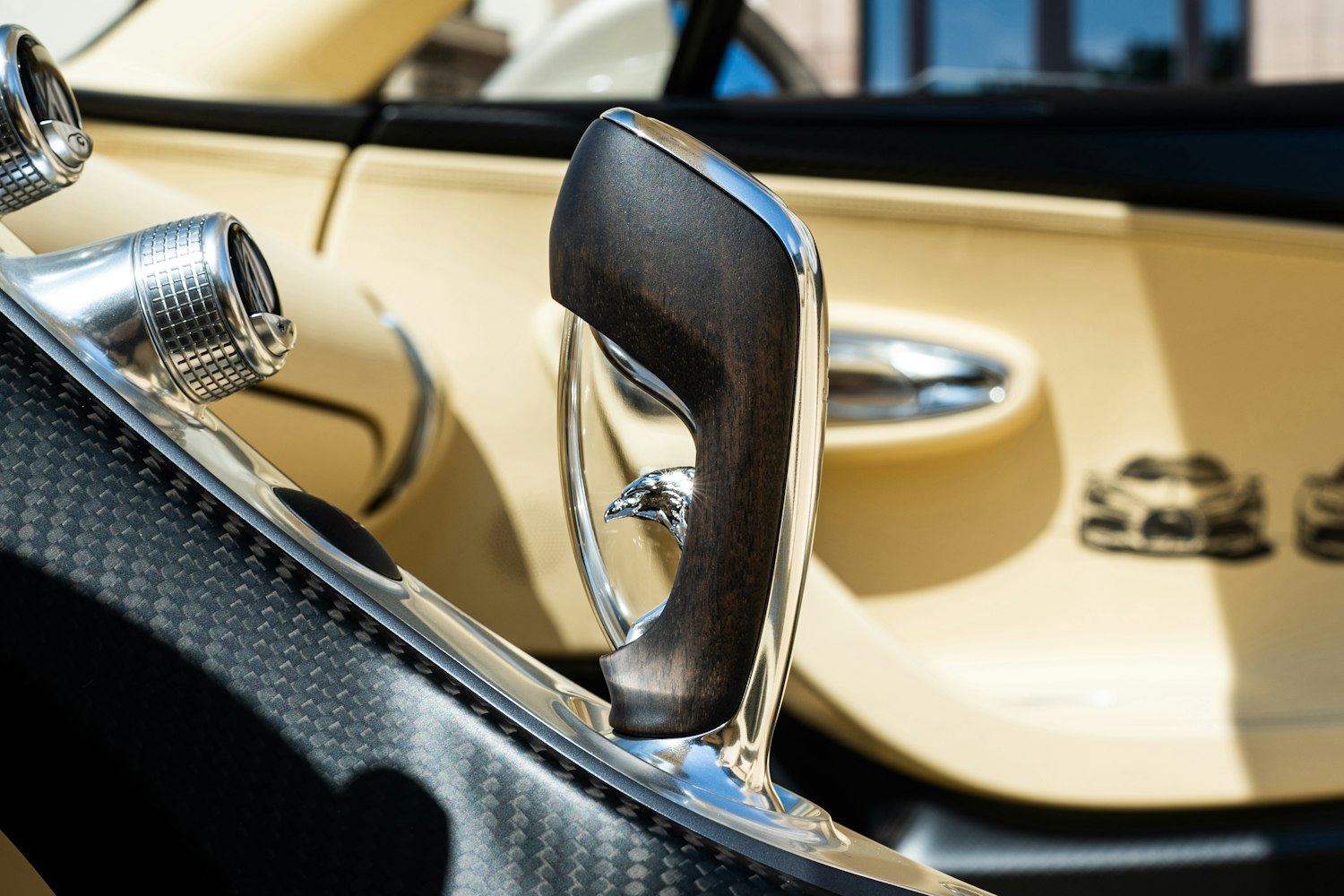 Bugatti W16 Mistral shifter with falcon head
