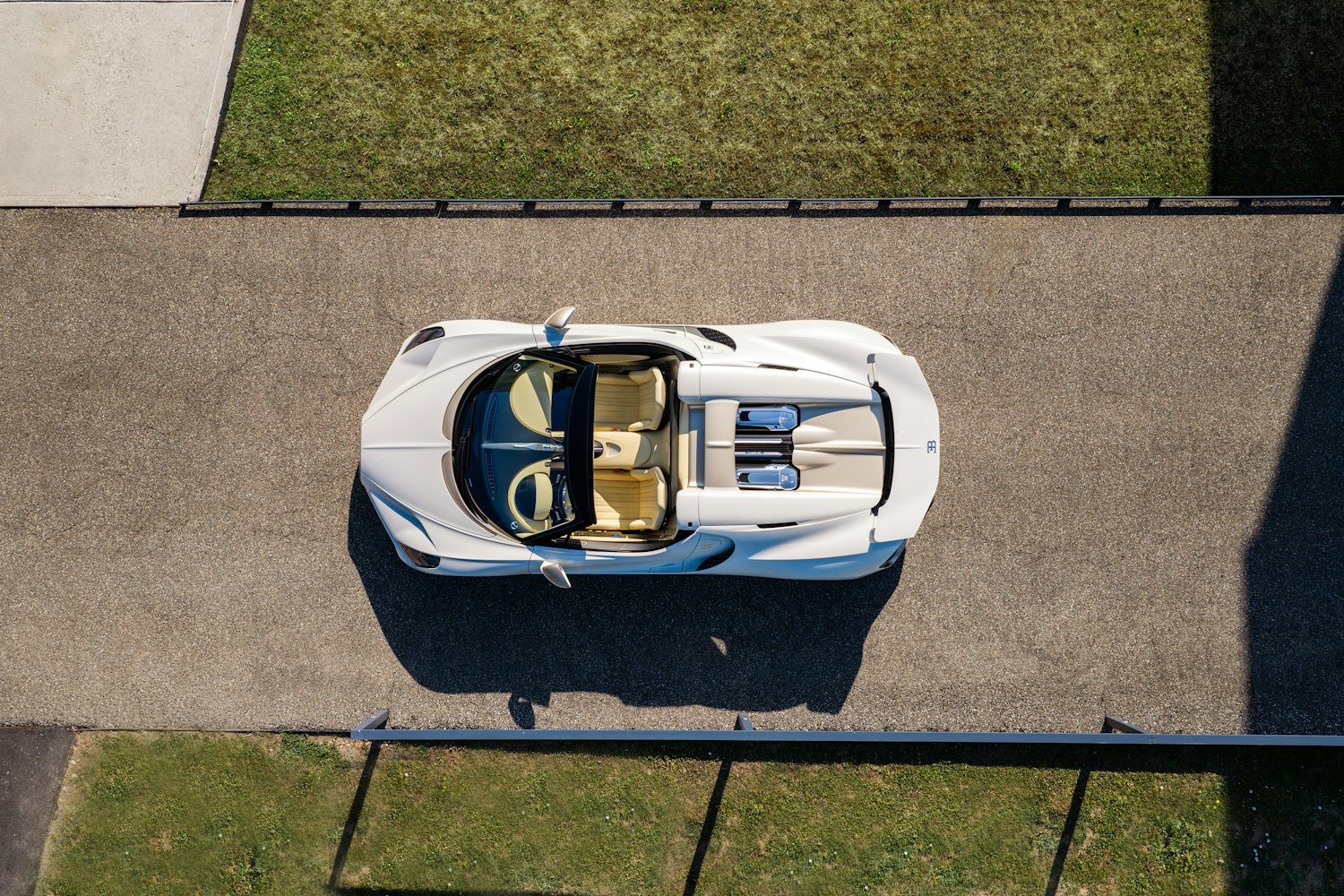 Bugatti W16 Mistral top down