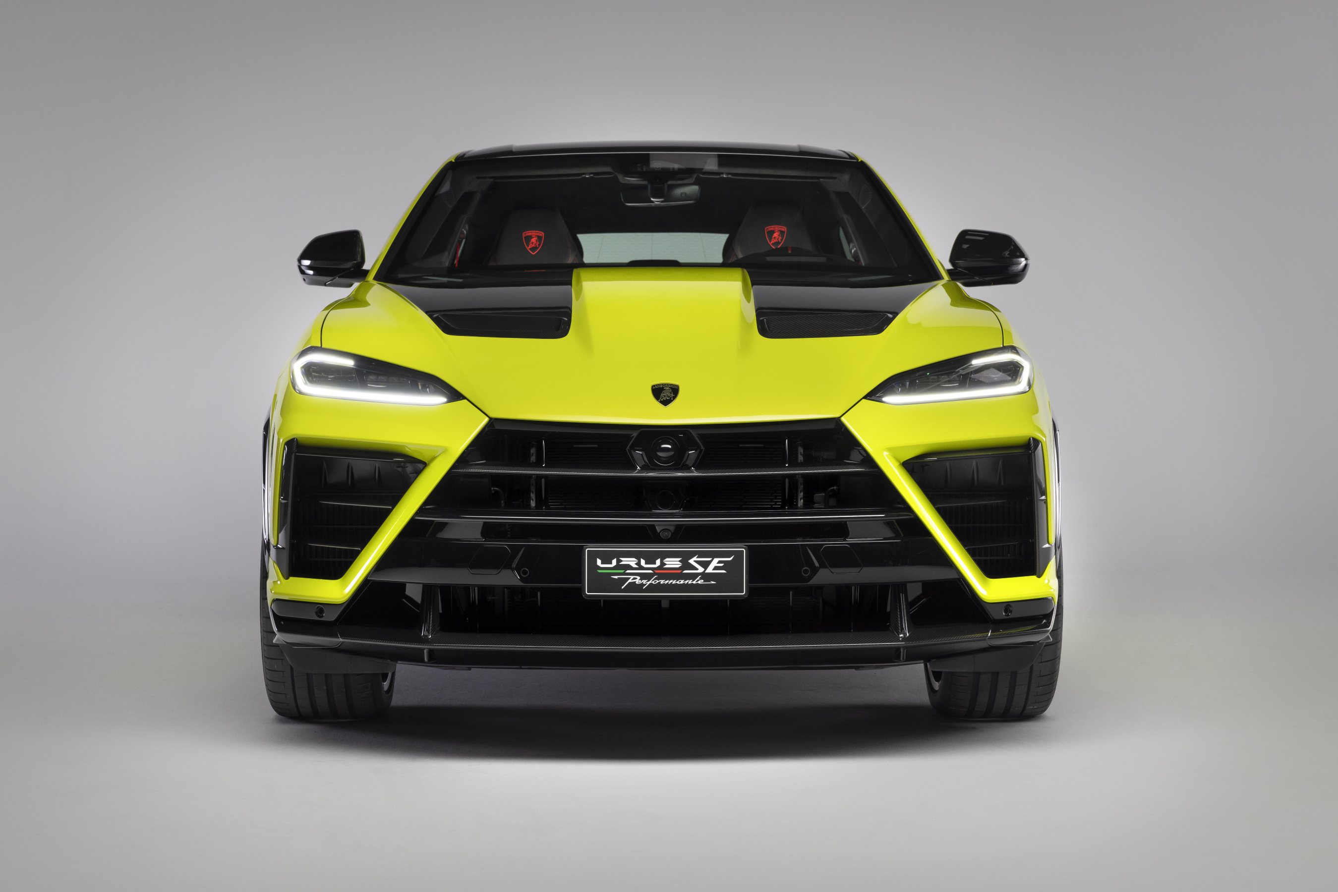 Lamborghini Urus SE Performante front
