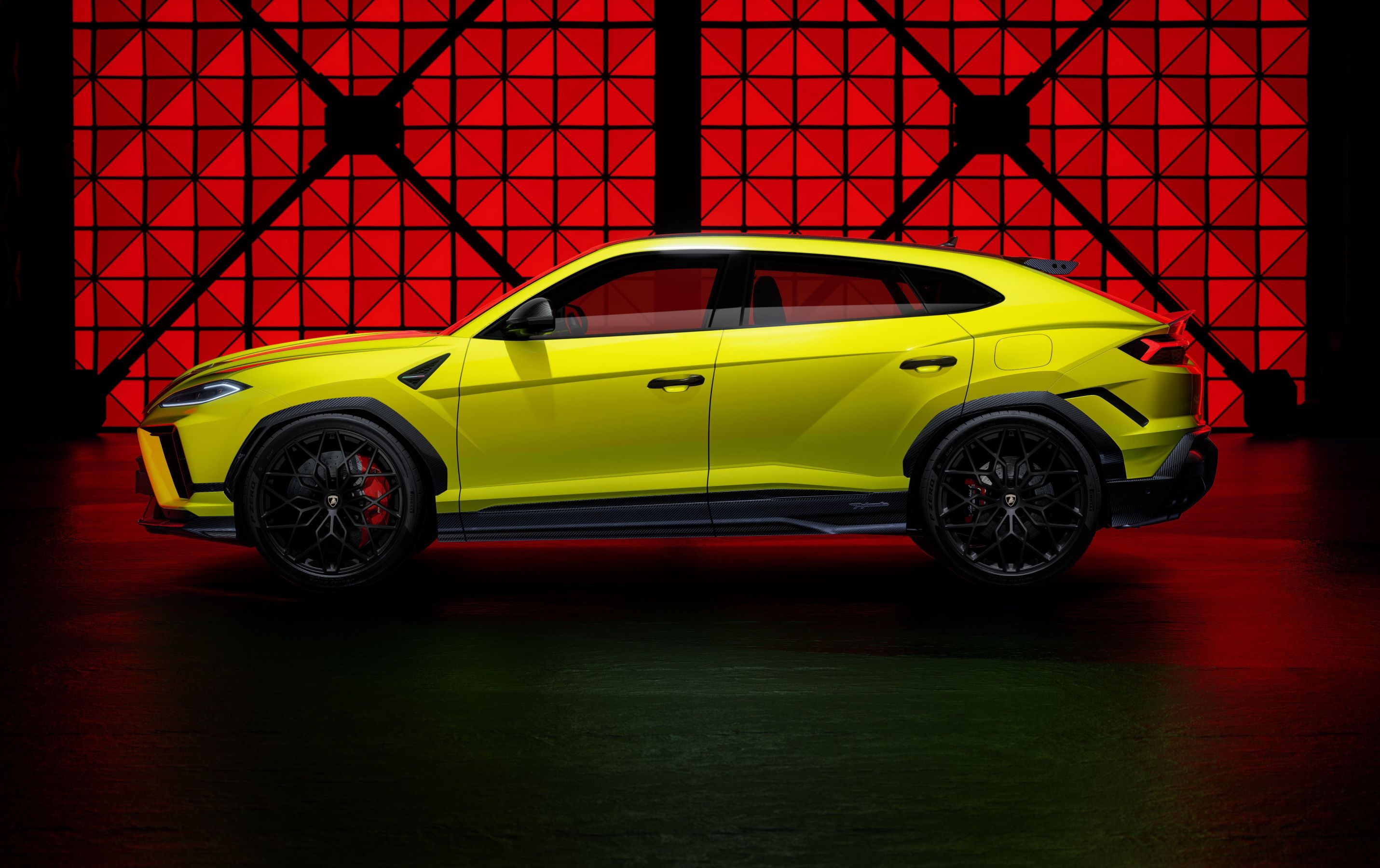 Lamborghini Urus SE Performante side profile