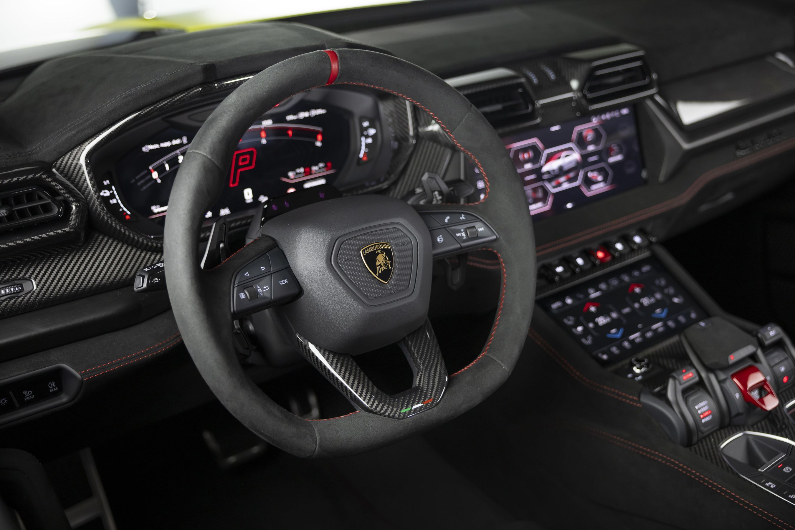 Lamborghini Urus SE Performante steering wheel