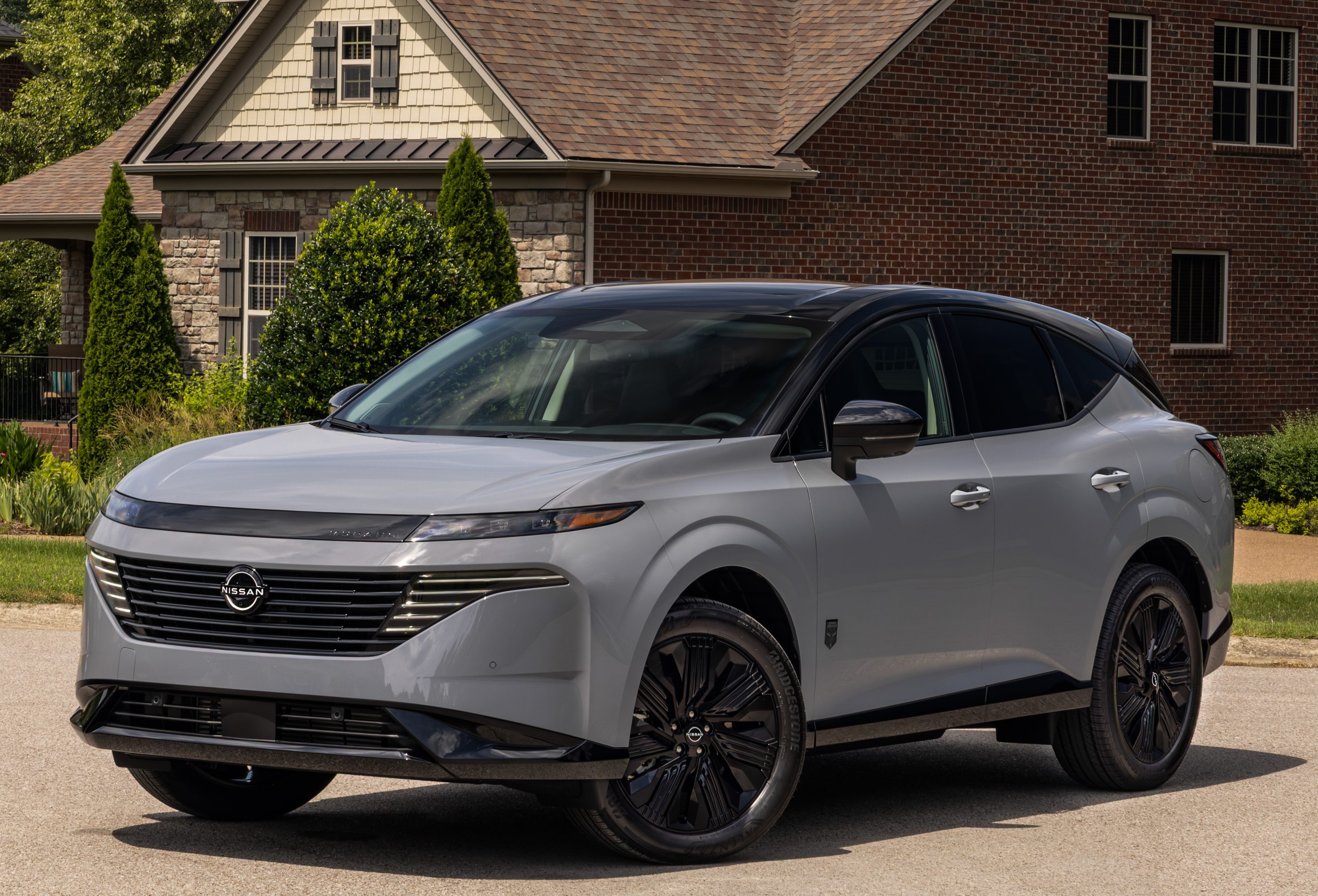 2027 Nissan Murano Dark Armor front and side