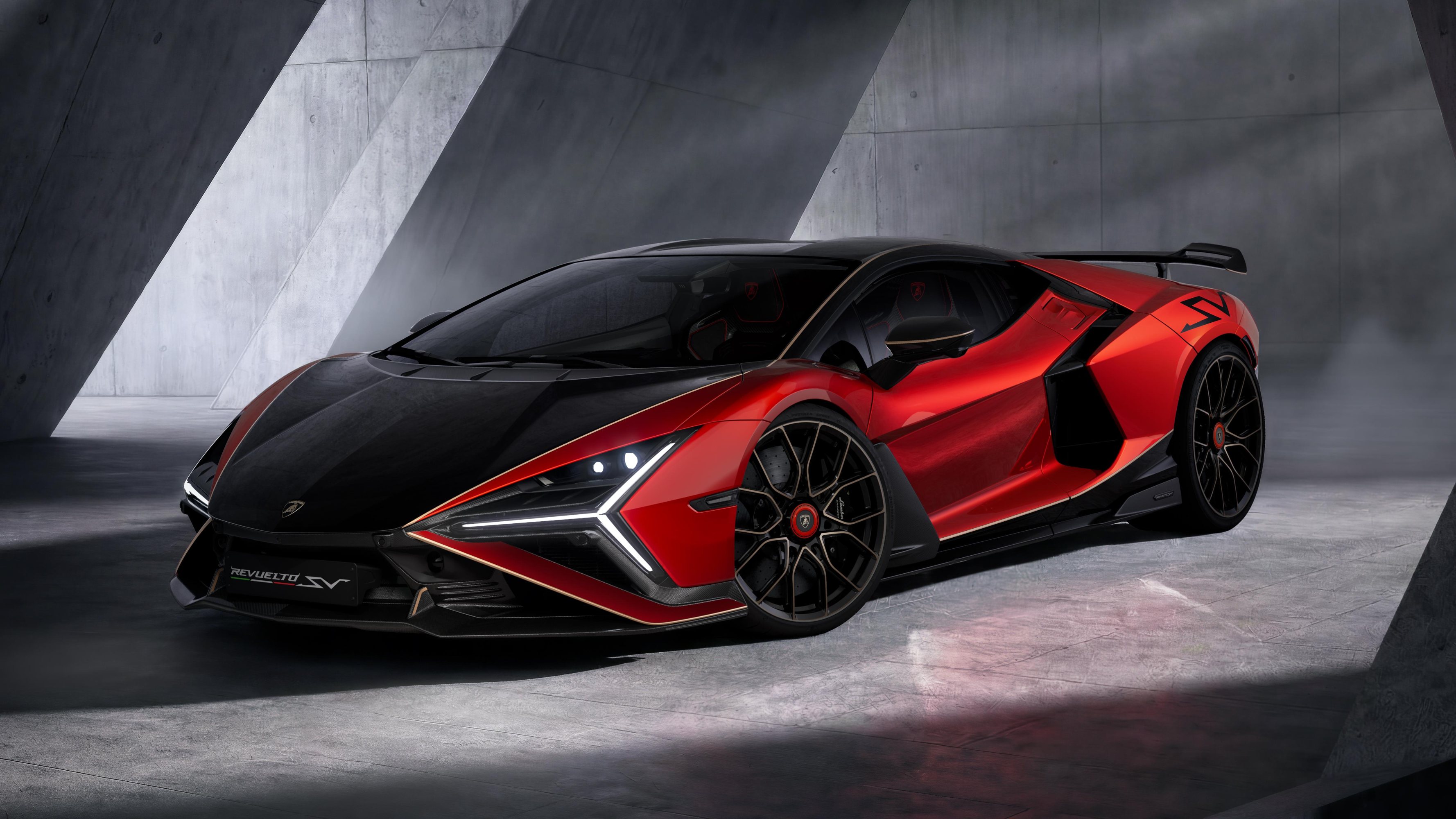 Lamborghini Revuelto SV front and side