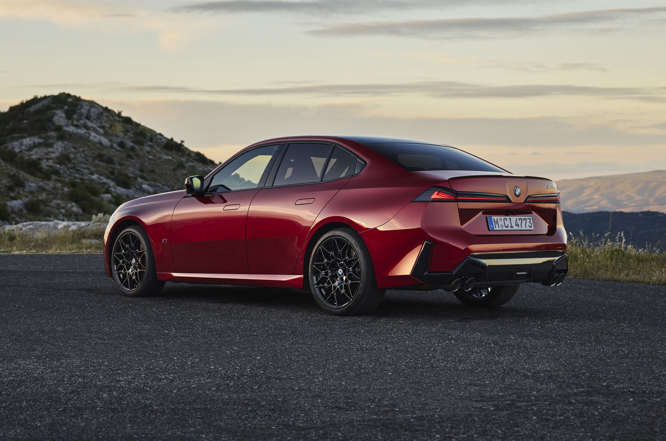 2027 BMW M350 rear and side