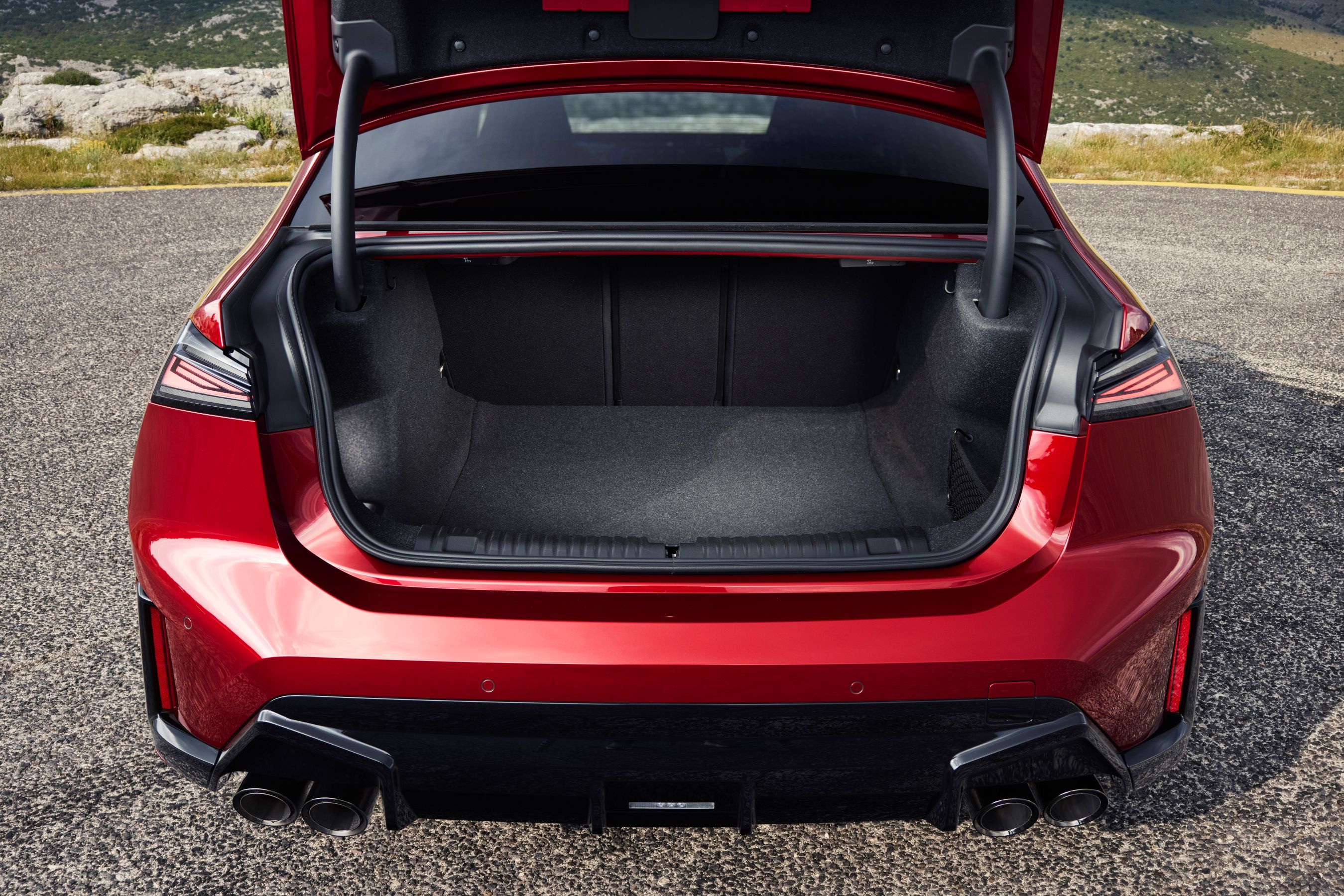 BMW i3 50 xDrive trunk