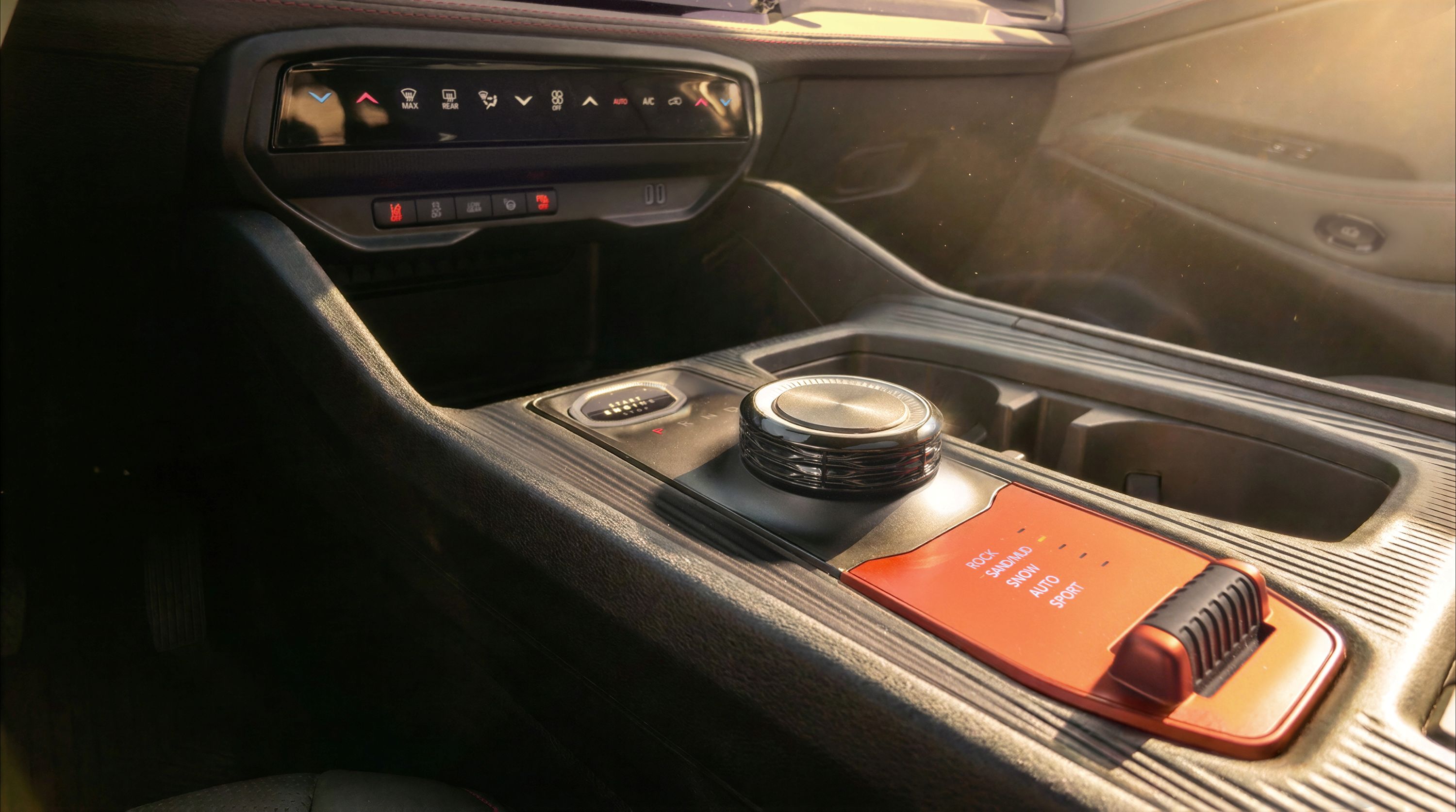 2027 Jeep Cherokee Trailhawk centre console
