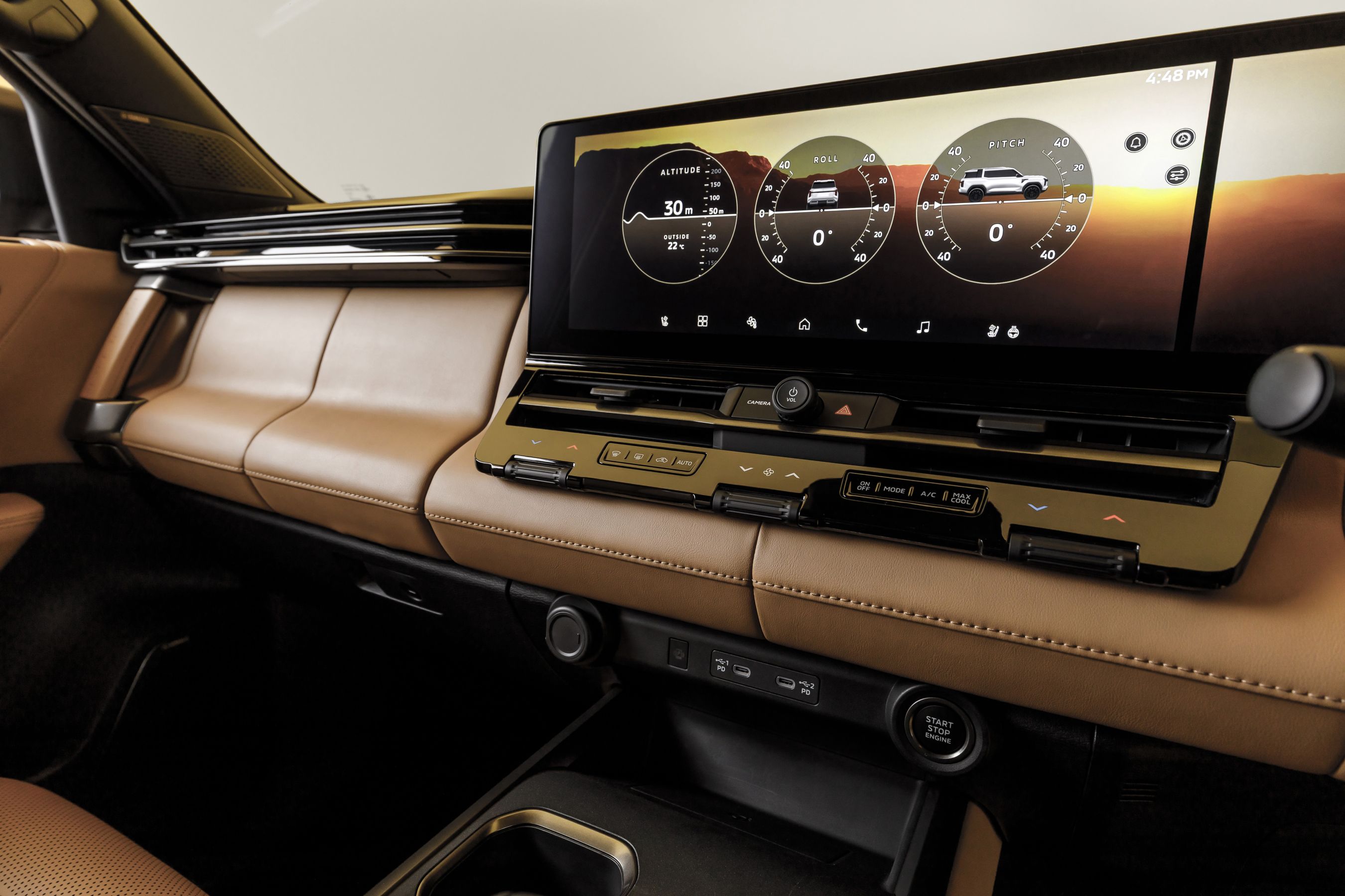 Mitsubishi Pajero centre display with triple-gauge layout
