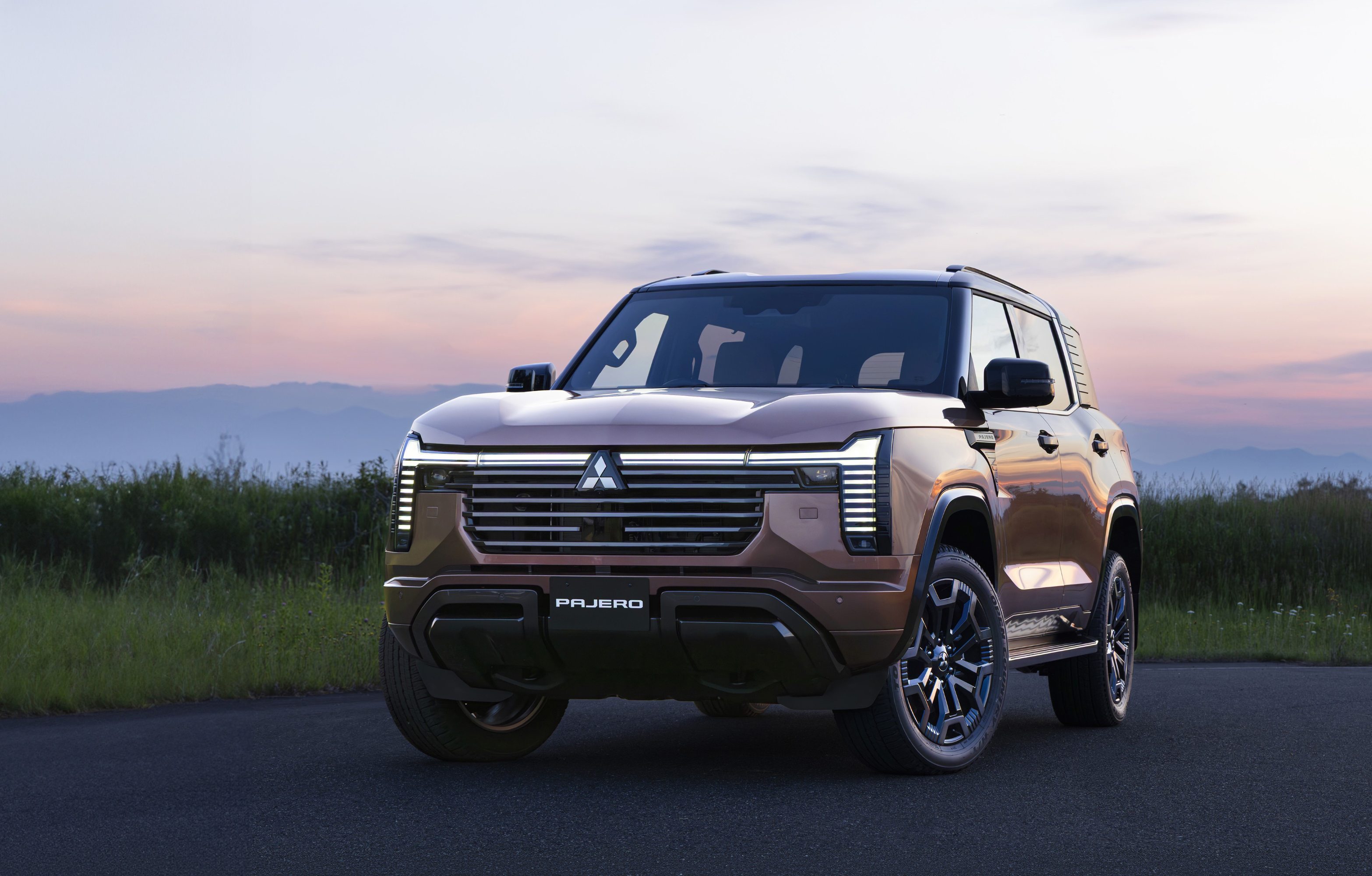 2027 Mitsubishi Pajero front
