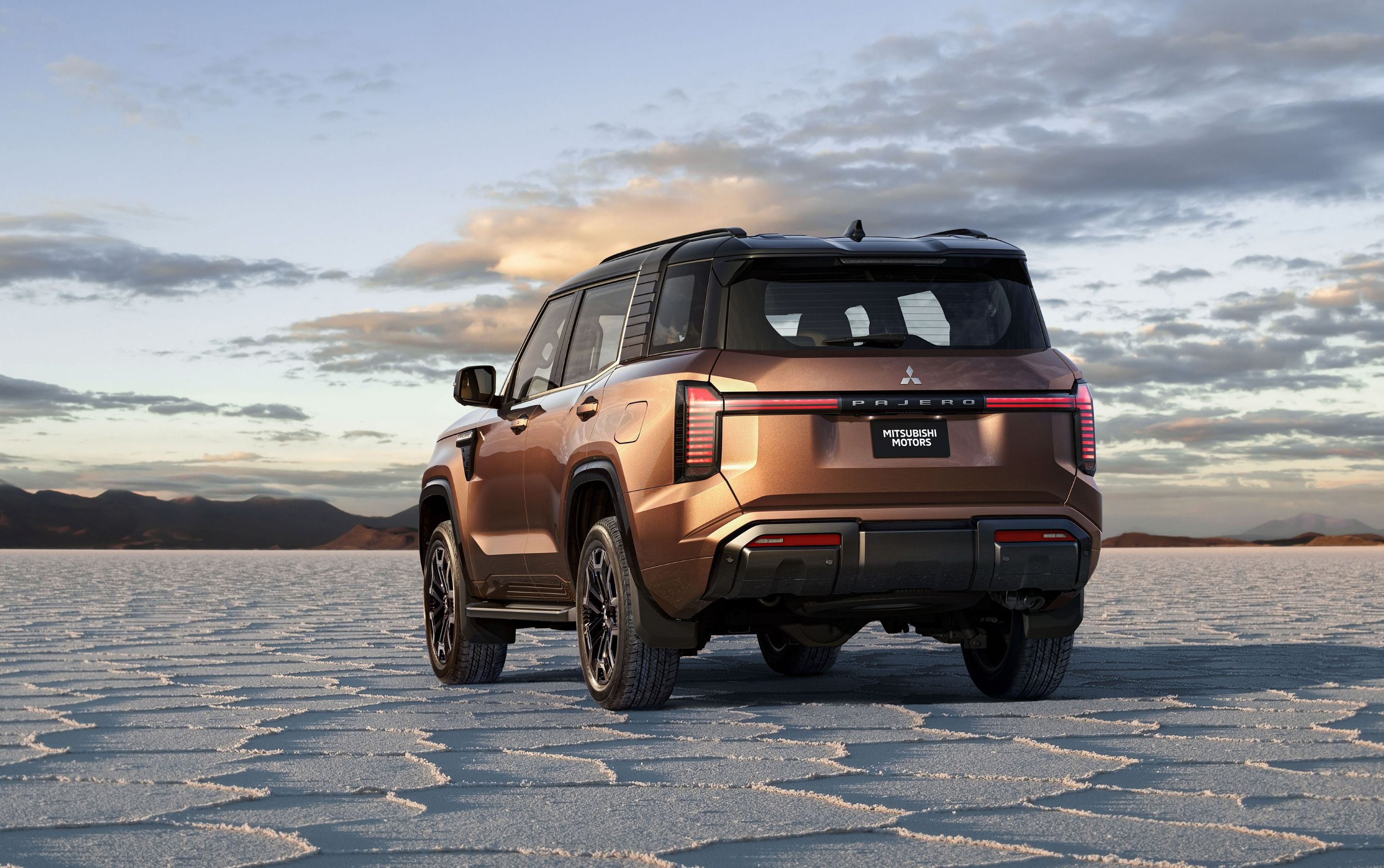 Mitsubishi Pajero rear