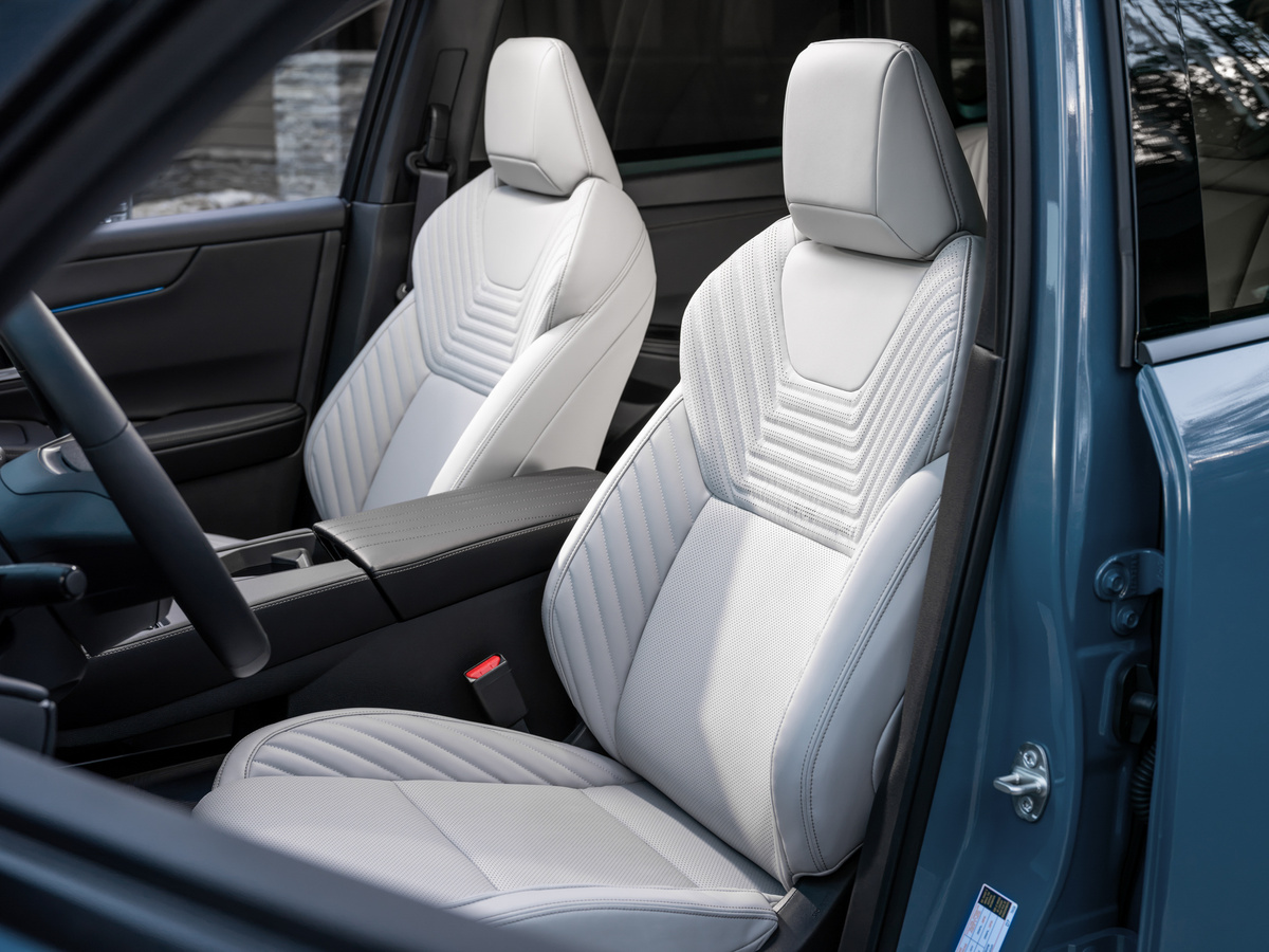 2027 Nissan Rogue Hybrid front seats