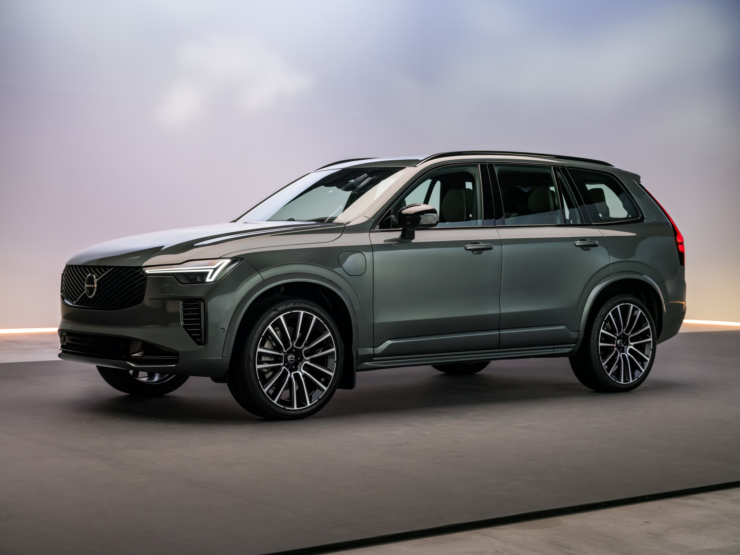 2028 Volvo XC90 side