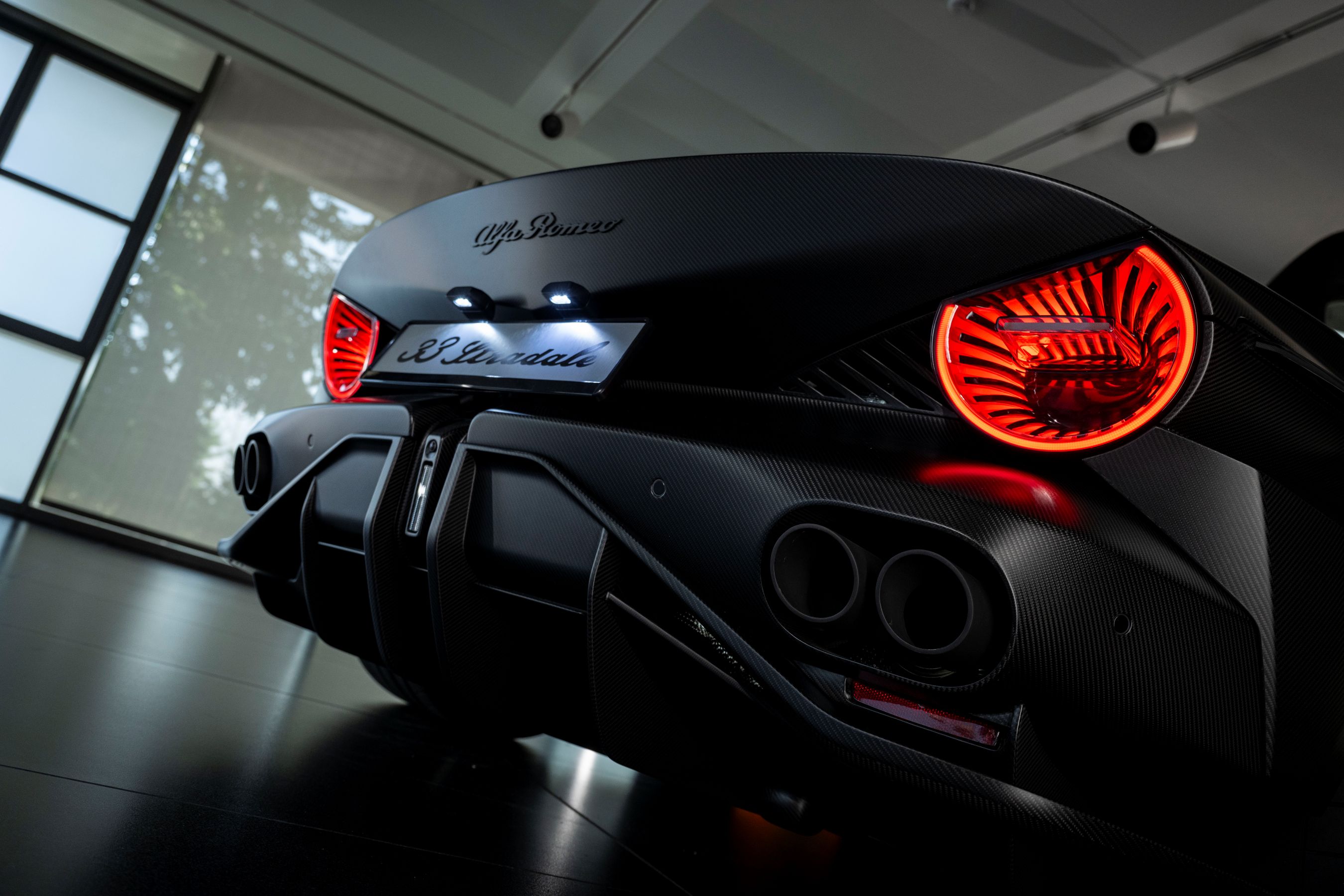 Alfa Romeo 33 Stradale Perla Nera rear end