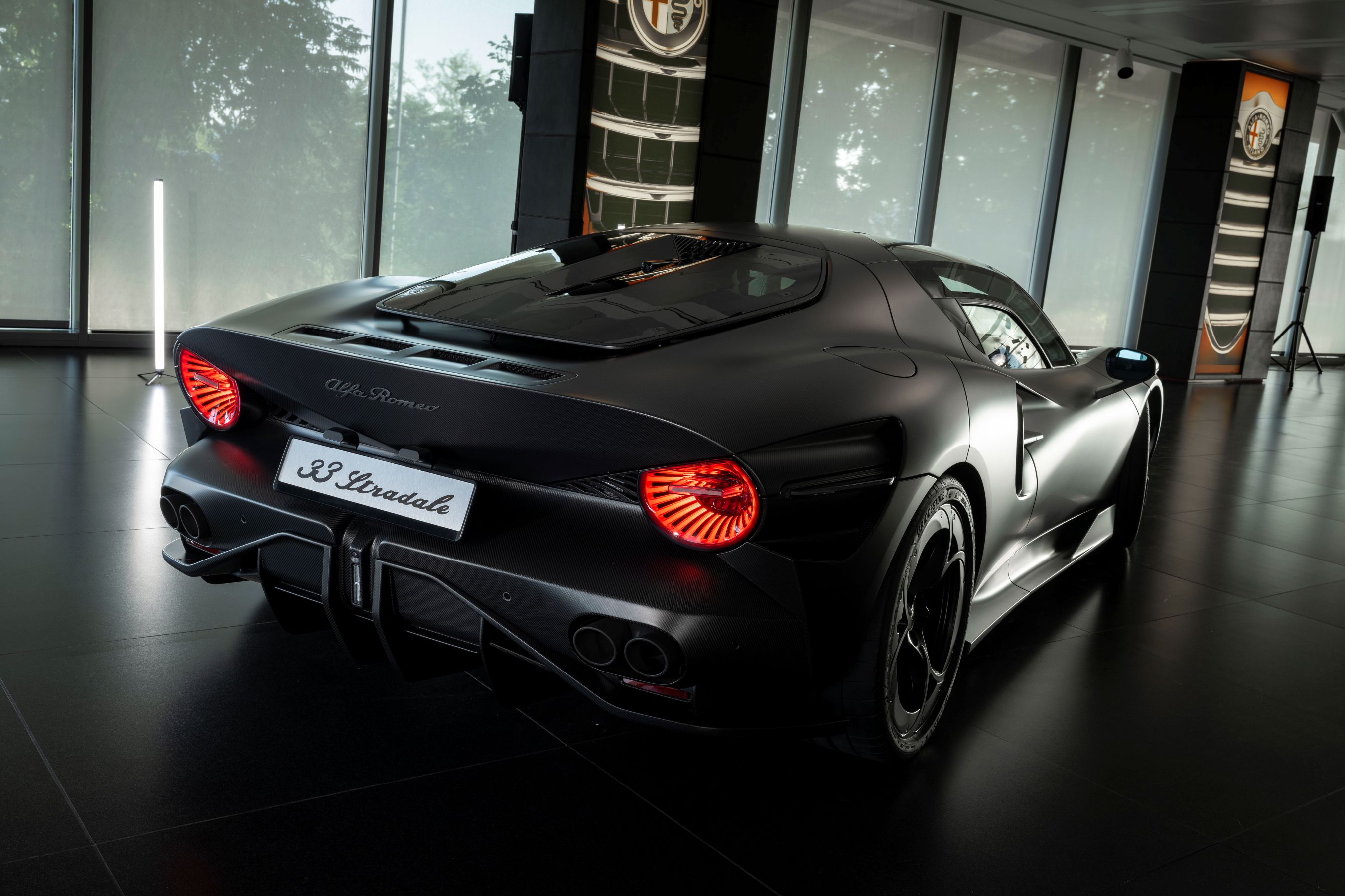 Alfa Romeo 33 Stradale Perla Nera rear