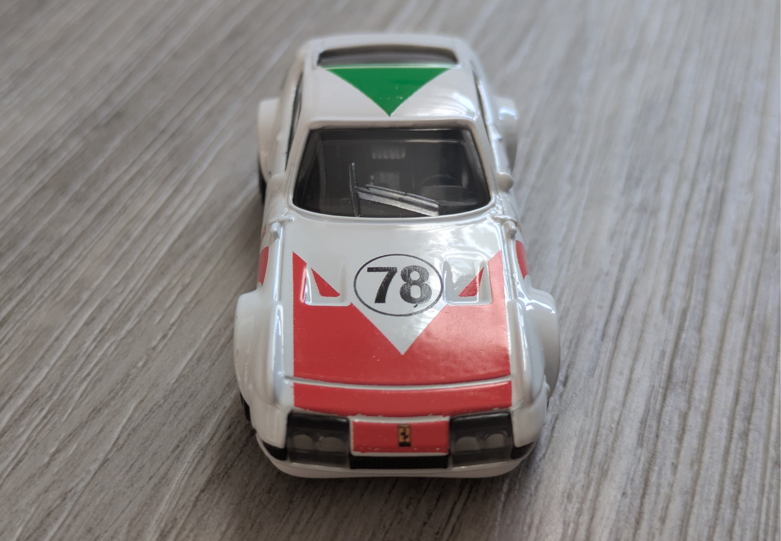 Hot Wheels Ferrari 365 GTB4 Competizione front
