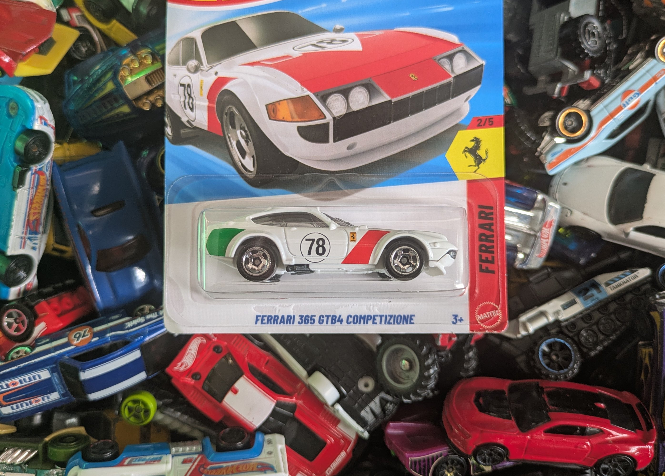 Hot Wheels Ferrari 365 GTB4 Competizione inside packaging
