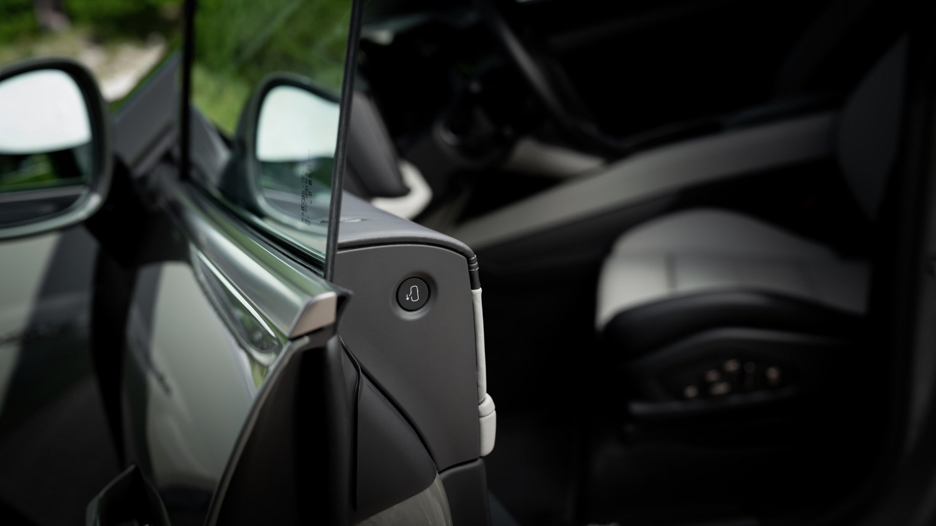 Porsche Cayenne Turbo Electric open door