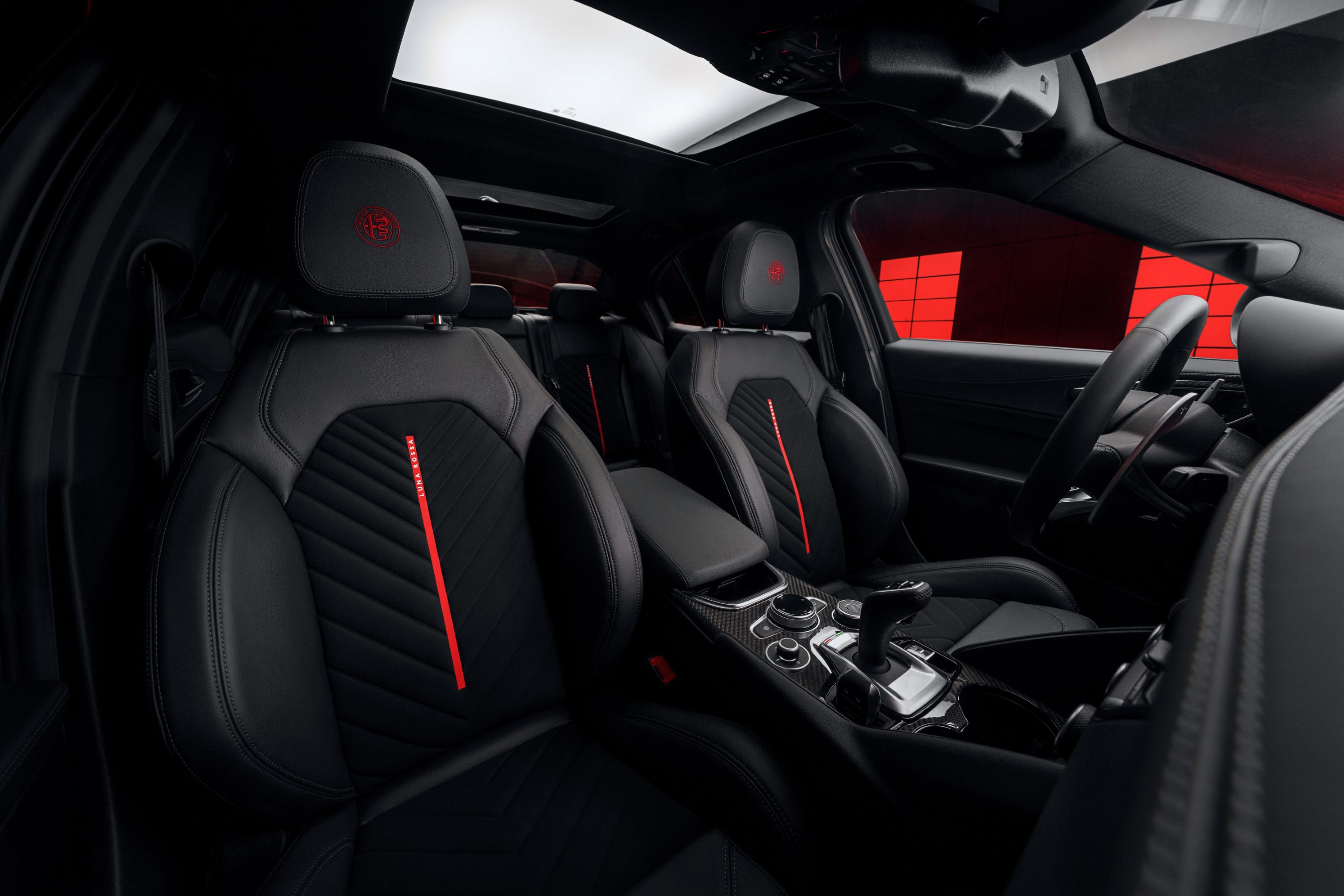 Alfa Romeo Giulia Edizione Luna Rossa interior