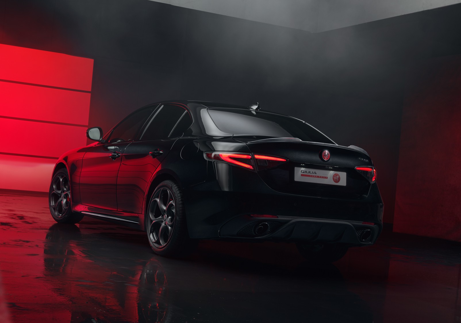 Alfa Romeo Giulia Edizione Luna Rossa rear