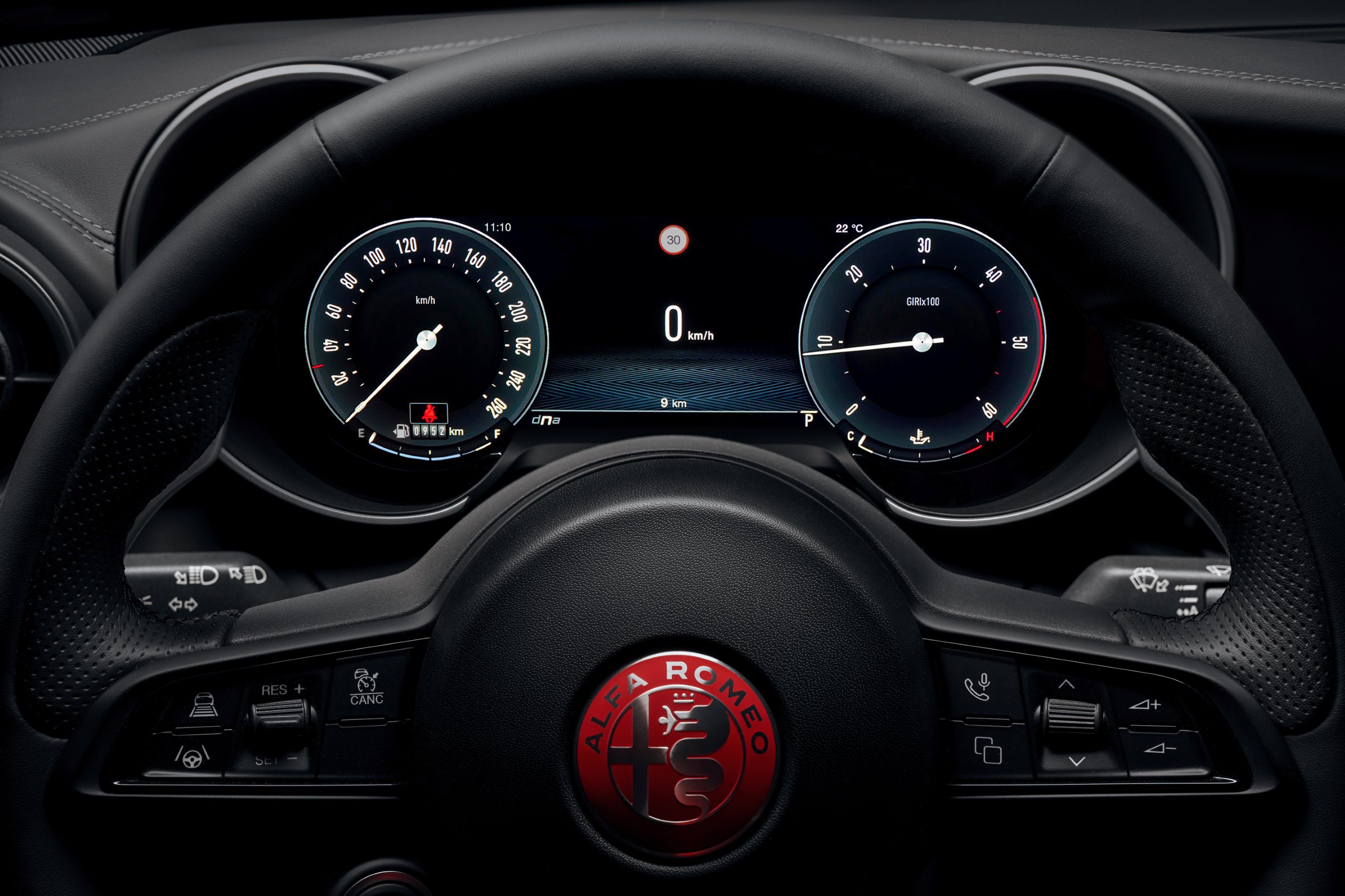 Alfa Romeo Giulia Edizione Luna Rossa steering wheel