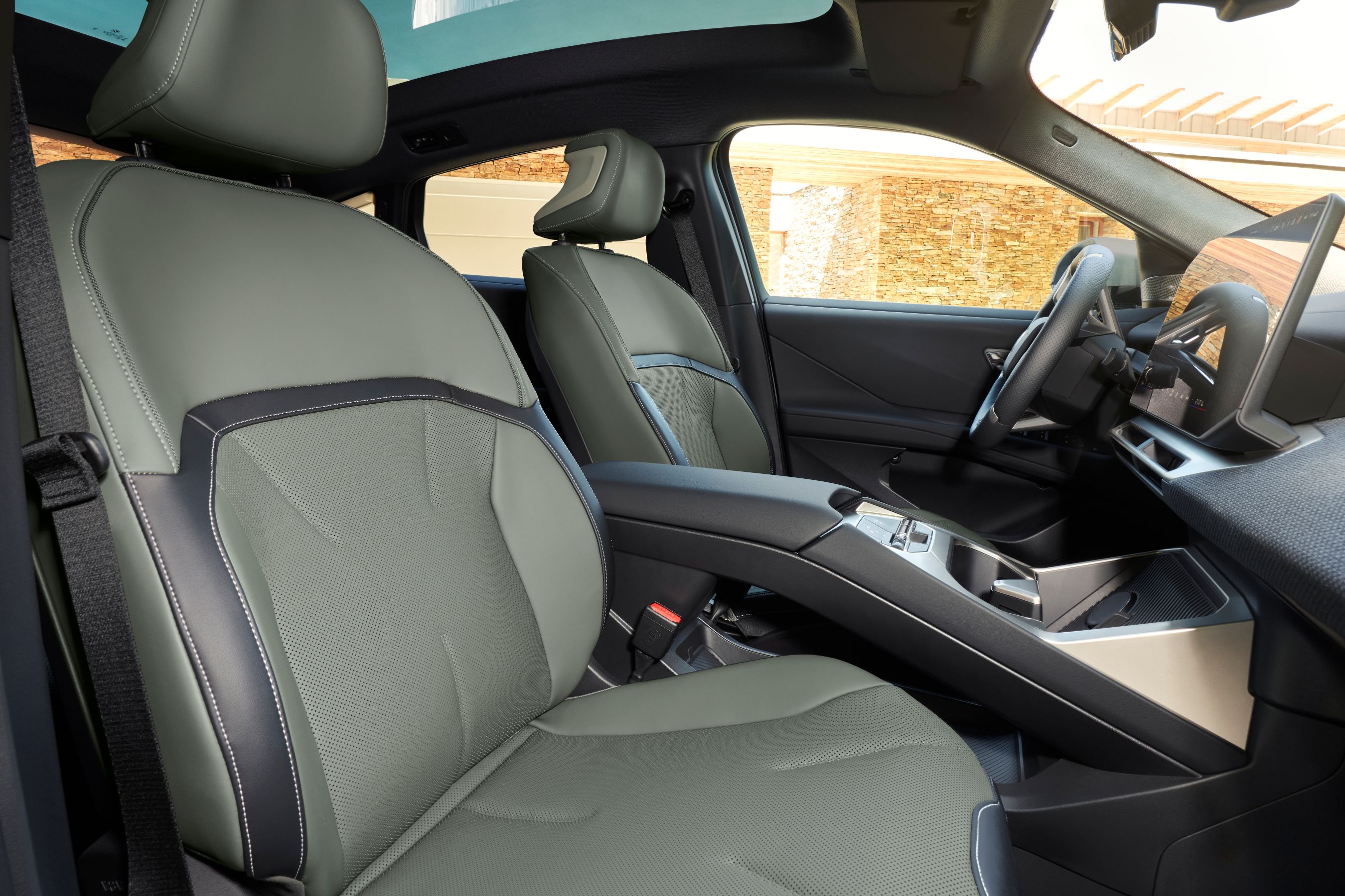 BMW iX4 50 front seats