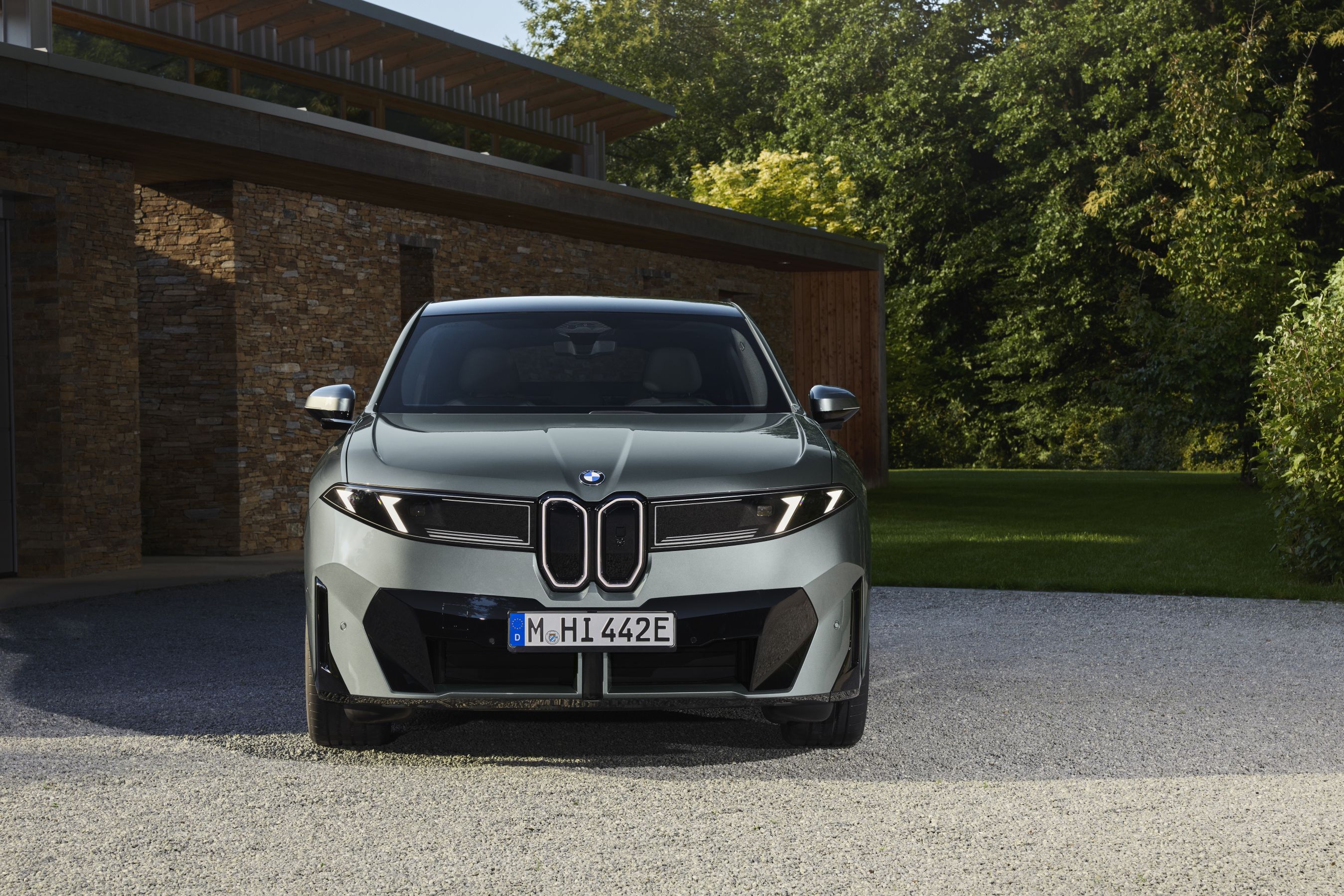 BMW iX4 50 front
