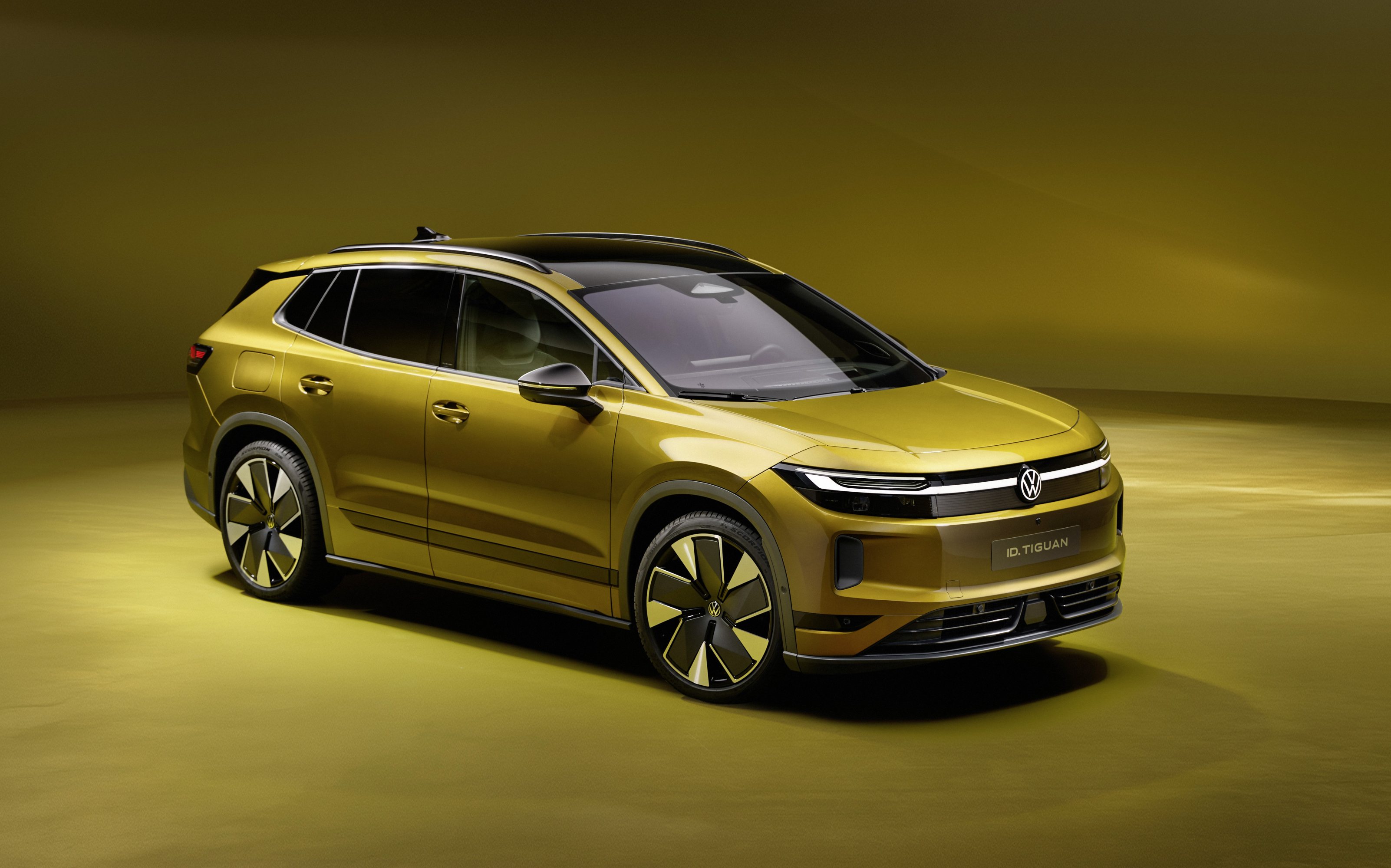 2027 Volkswagen ID. Tiguan front and side