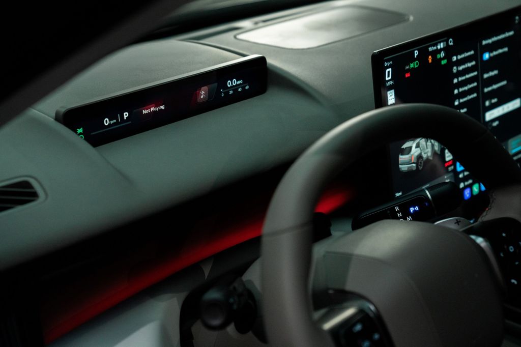 Pleos Connect slim driver display