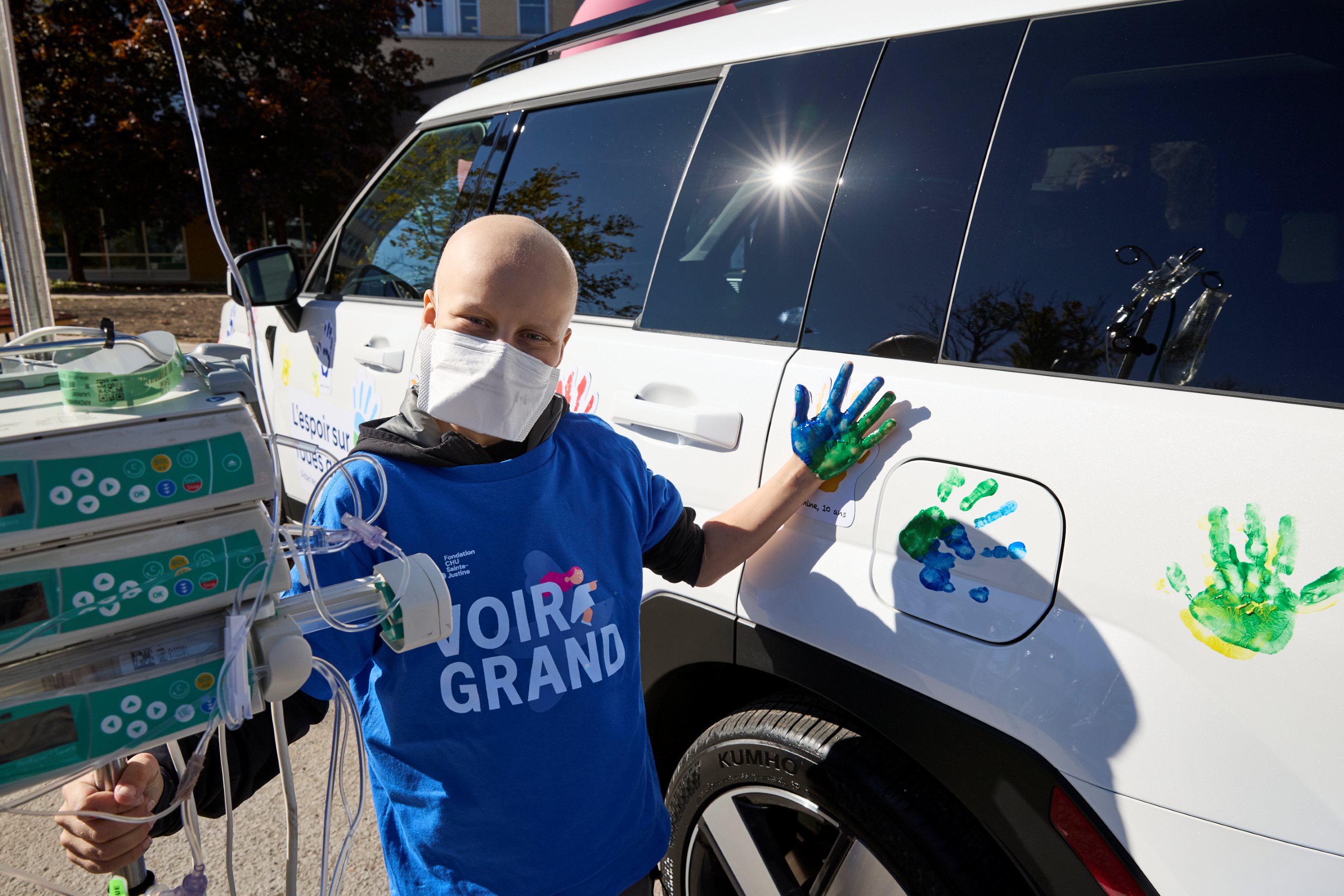 Child places handprint on Hyundai vehicle