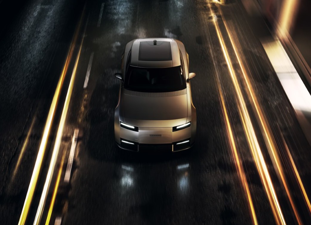 Jaguar Type 01 driving front